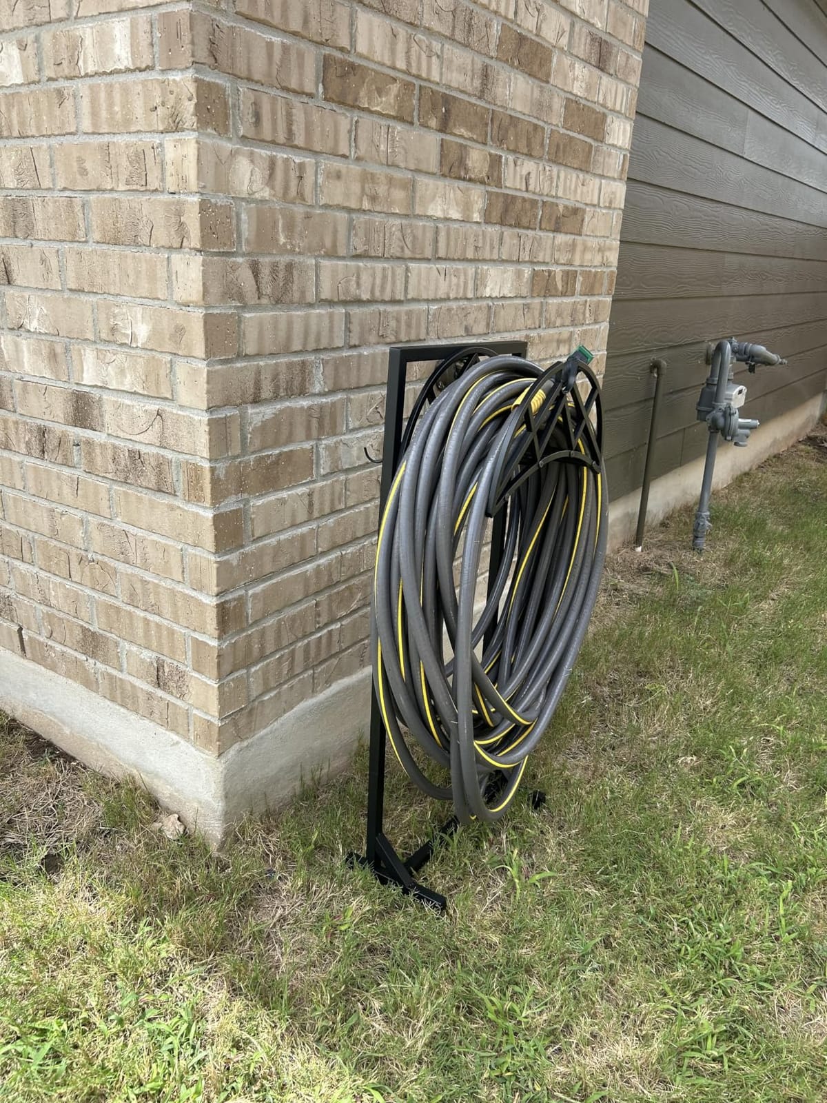Garden Hose Reel, Heavy Duty Water Hose Holder for Outside | Freestanding Metal Hose Stand Holds Up to 150 FT, Outdoor Hose Storage Rack and Organizer for Garden, Yard and Patio customer photo 2
