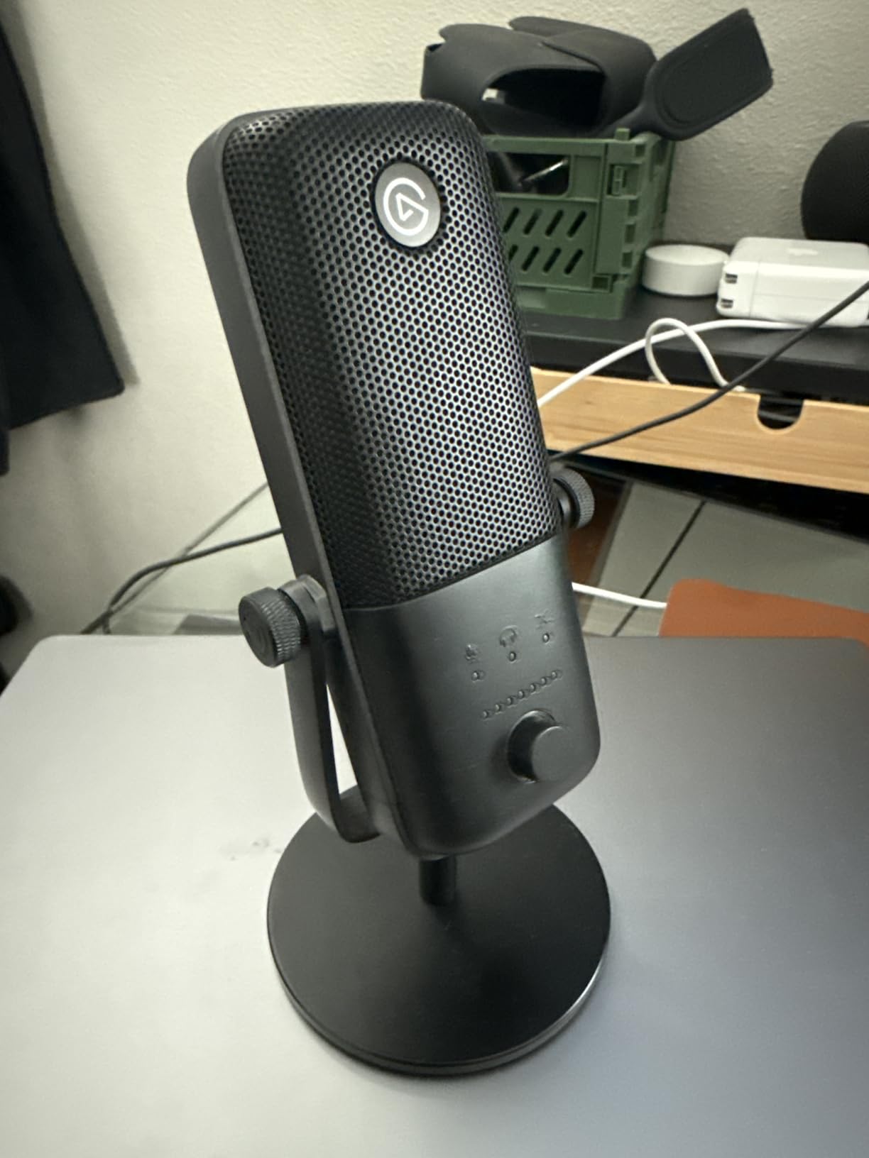 Elgato Wave:3 MK.2 USB Condenser Microphone, DSP Effects | Clipguard 2.0, Auto Gain, Onboard Voice Enhancer, Compressor, EQ, Multifunction Dial, USB-C customer photo 2