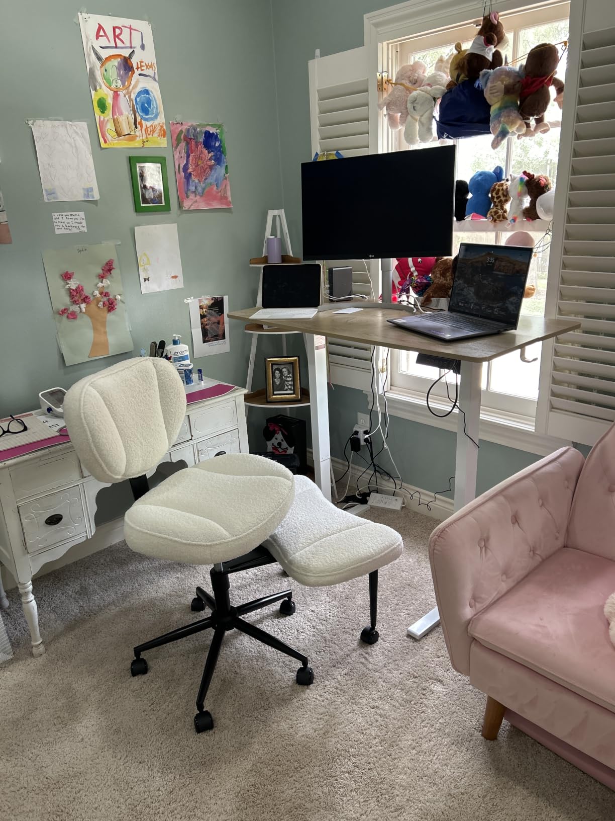 Cubiker Standing Desk, 32