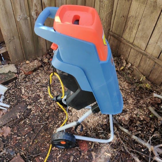 SENIX Wood Chipper, 15-Amp Eletrice Shredder, Cord Mulchers - 22:1 Reduction, 4000RPM, 1.6 Inch Cutting Diameter, with 11-Gallon Collection Bag customer photo 1