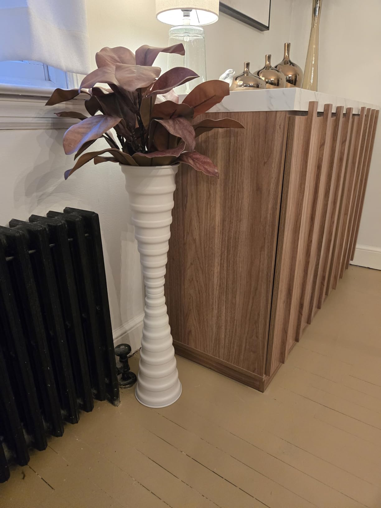 Sziqiqi White Tall Floor Vase, Metal Slim Large Vase with Circle Pattern | 26in Decorative Floor Vases for Home Decor, Modern Big Standing Holder for Living Room Dining Bedroom Home Decor Corner customer photo 2