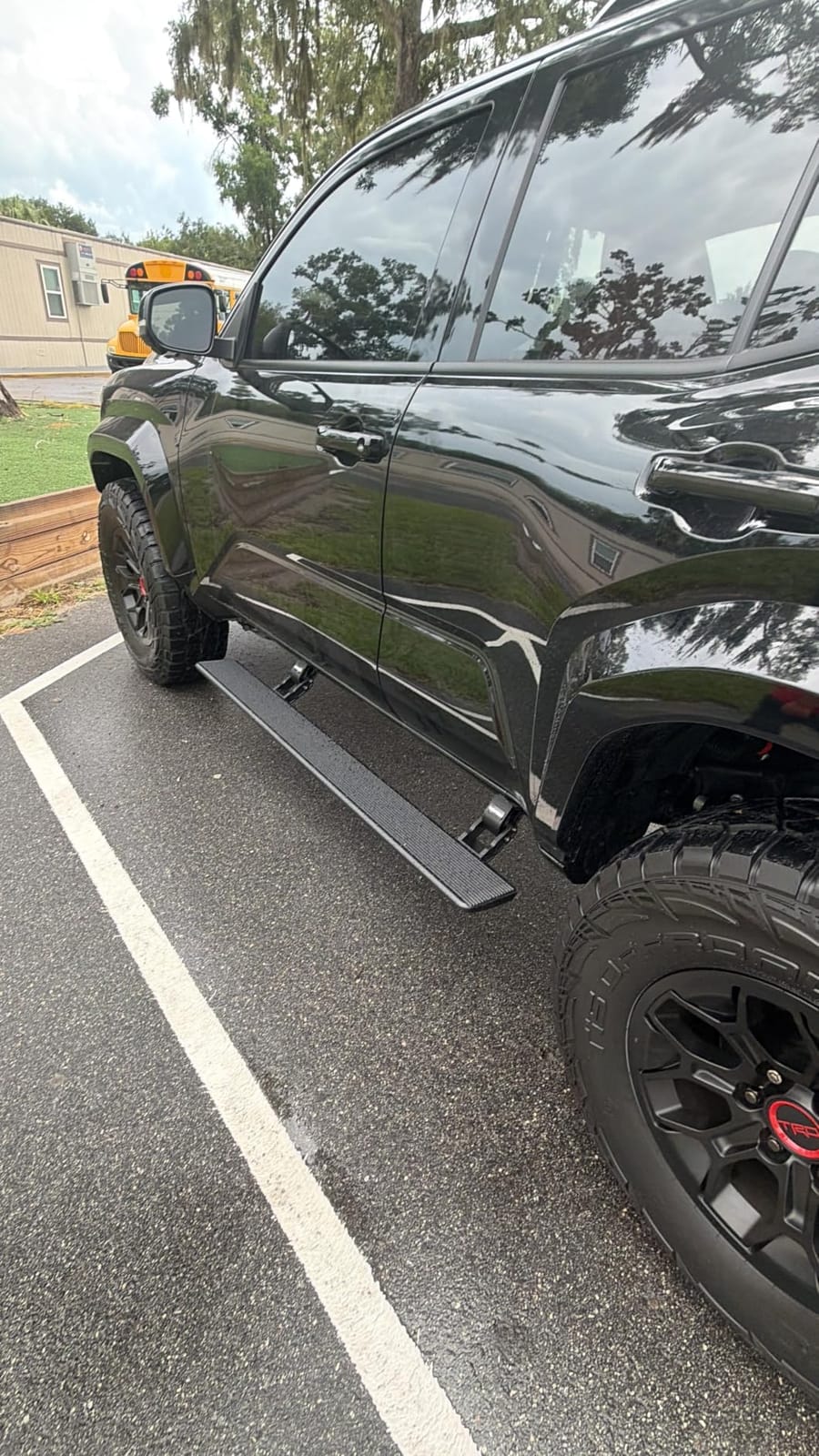 WOLFBOX Power Running Boards Chevy Silverado & GMC Sierra Crew Cab | 2022-2026 1500 & 2024-2026 2500/3500, Electric Steps, 660lb Load, Rust-Proof, Non-Slip, No-Drill, LED Lights & 5-Yr Warranty customer photo 1