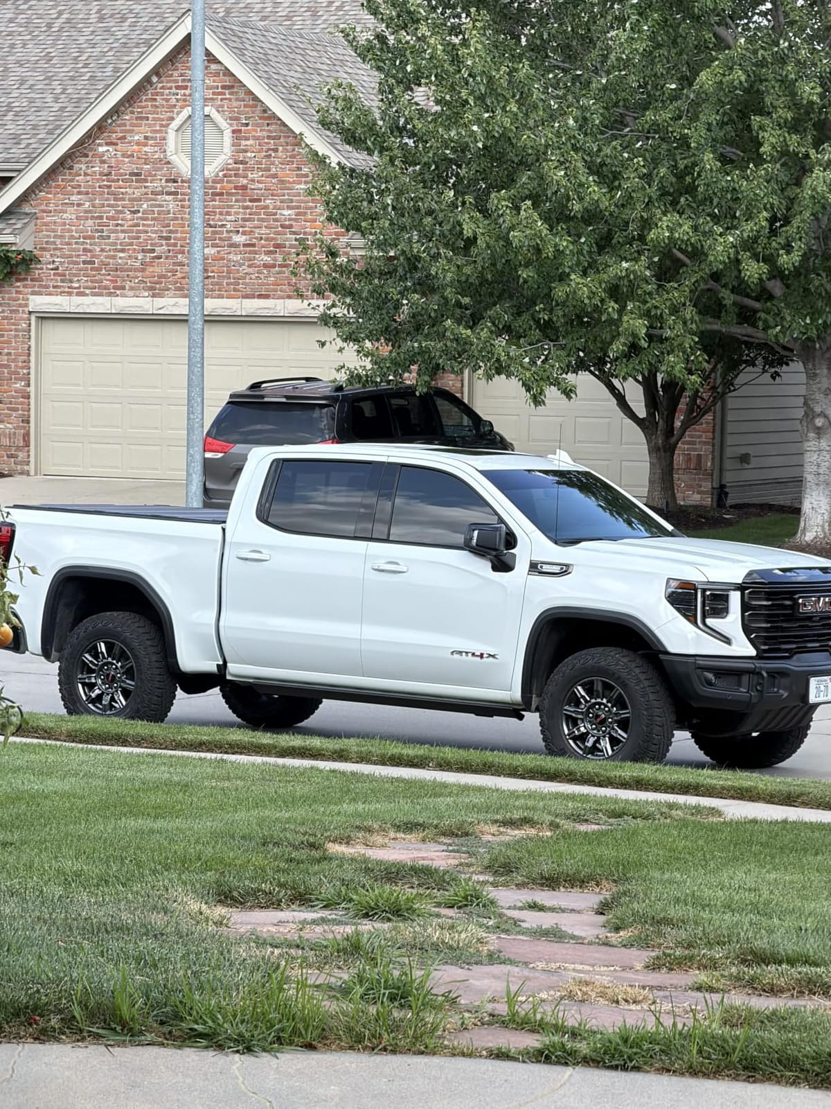 WOLFBOX Power Running Boards Chevy Silverado & GMC Sierra Crew Cab | 2022-2026 1500 & 2024-2026 2500/3500, Electric Steps, 660lb Load, Rust-Proof, Non-Slip, No-Drill, LED Lights & 5-Yr Warranty customer photo 2