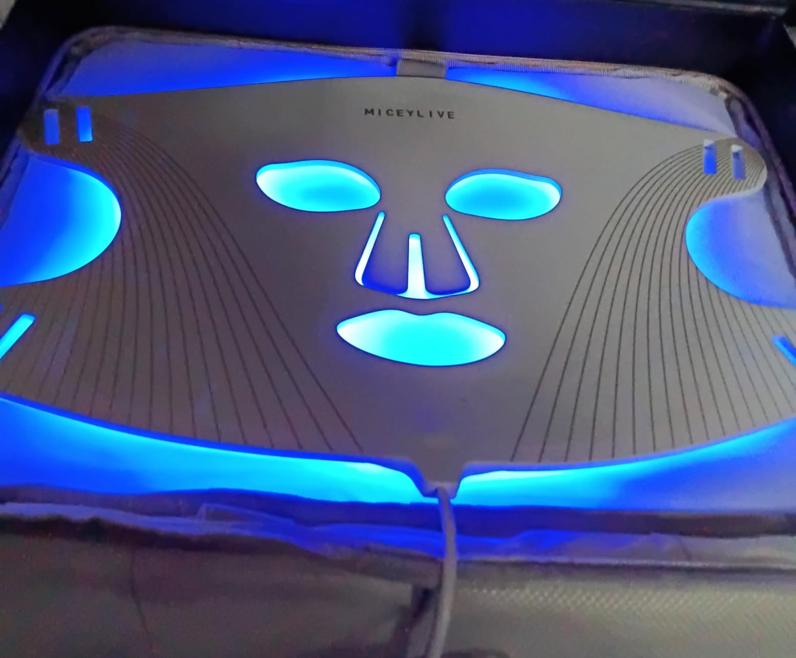 FDA-Cleared Blue Light Therapy for Acne with Mild-to-Moderate Inflammation | RED+NIR LED Face Mask, 432 LED with Full Face Coverage & 3 Light Modes, Travel Bag for Home Use customer photo 1