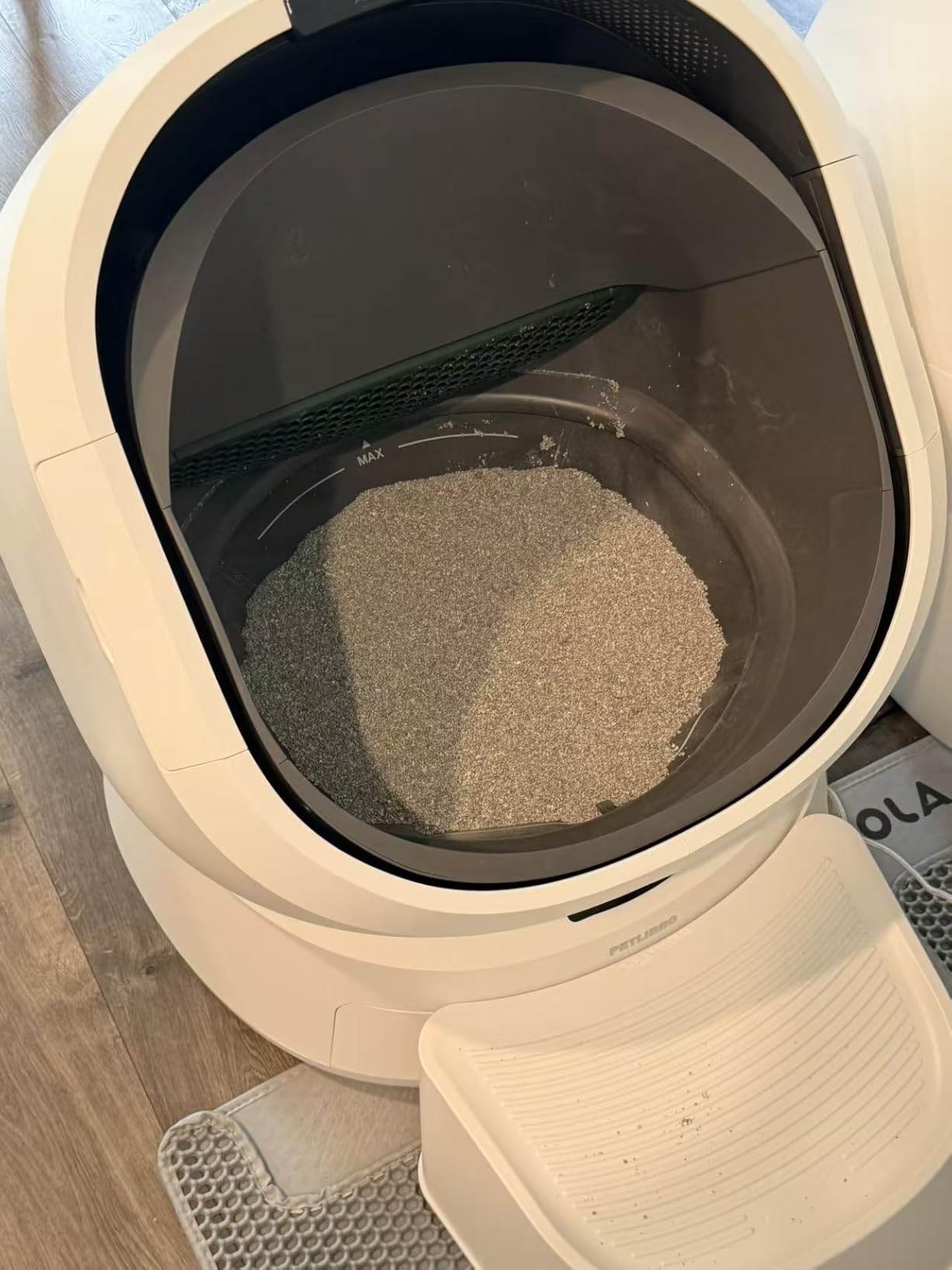 PETLIBRO Automatic Litter Box with AI-Camera Waste Analysis, Auto Odor-Control Self Cleaning Litter Box, Large Open-Top Luma Smart Litterbox with Multi-Cats Recognition, Usage Tracking, Safety Sensors customer photo 1