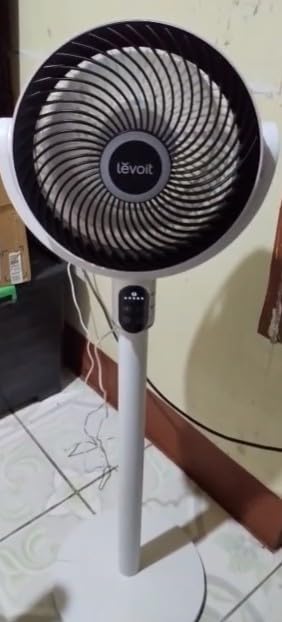 Levoit Standing Fan for Bedroom, 2-in-1 Pedestal & Tabletop Oscillating Fan | 20dB Quiet, Floor Fan with 90° Oscillation,1024 CFM Airflow, DC Motor, 5 Speeds, 12H Timer, Remote, for Home, Room, White customer photo 2