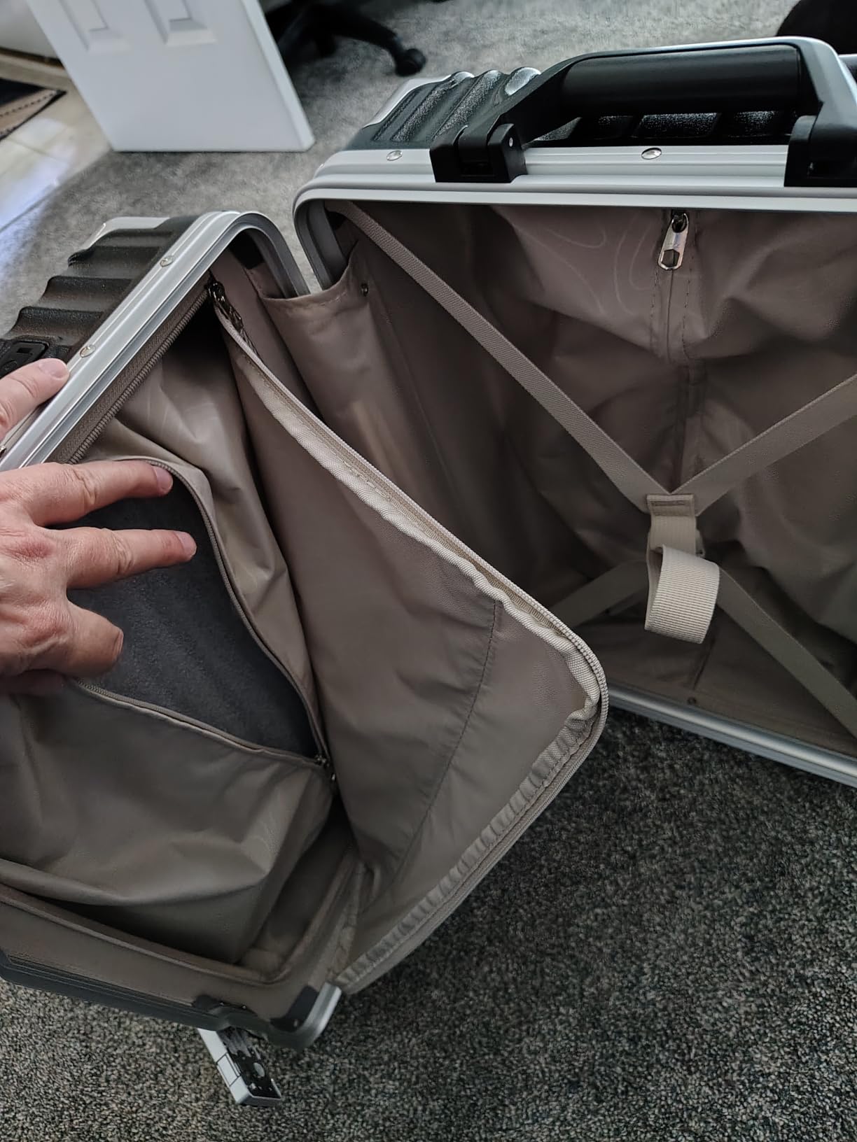 Joyway Front Opening PC Aluminum Carry On Luggage, Business Travel Hard Shell Suitcase with Laptop Compartment, Braking Spinner Wheels and Phone Holder, 20 Inch customer photo 1