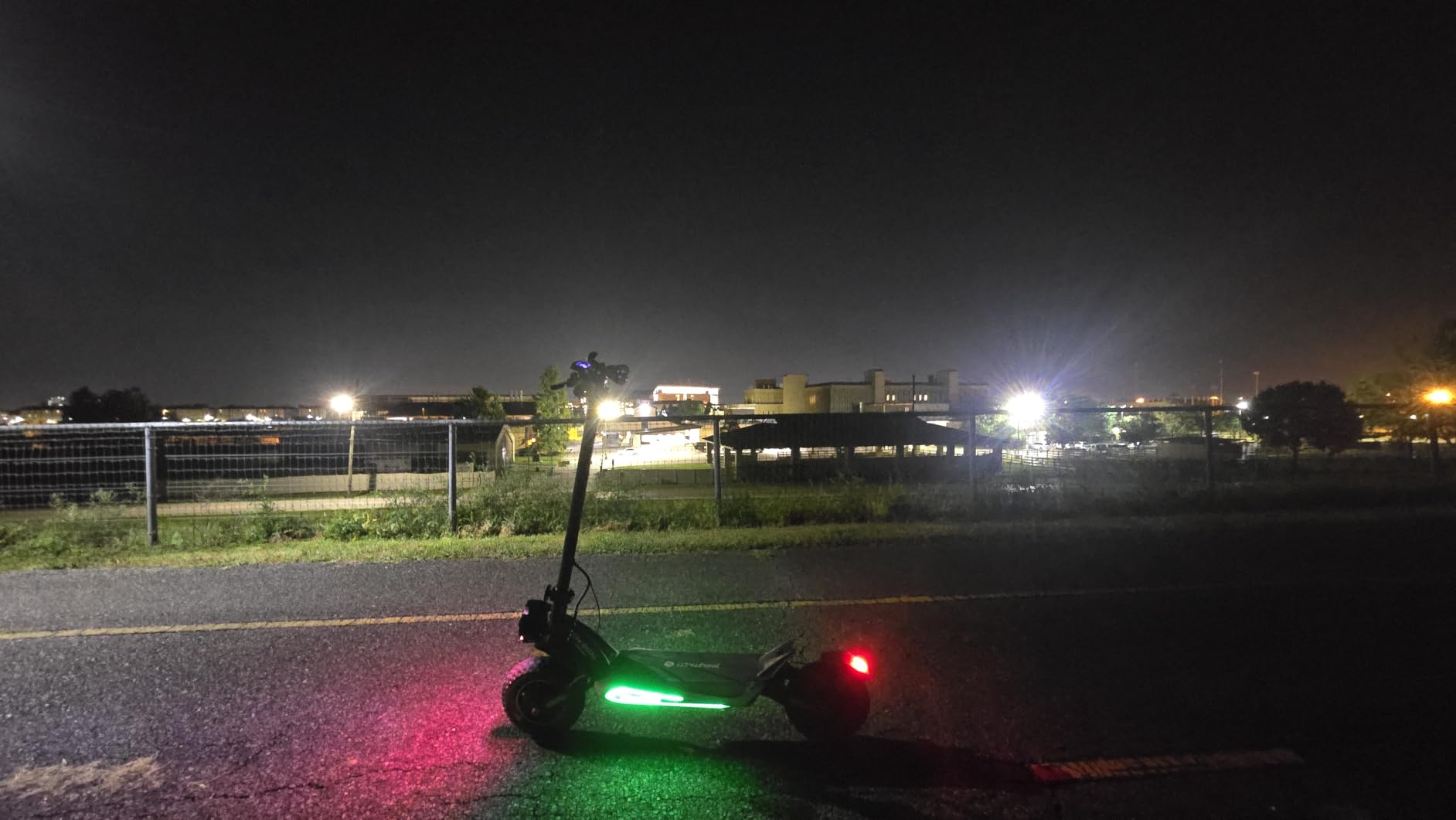 isinwheel GT4/GT4 Dual Electric Scooter, 1200/2400W Motor Off-Road E-Scooter for Adults 32-45MPH 50 Miles Long Range 12