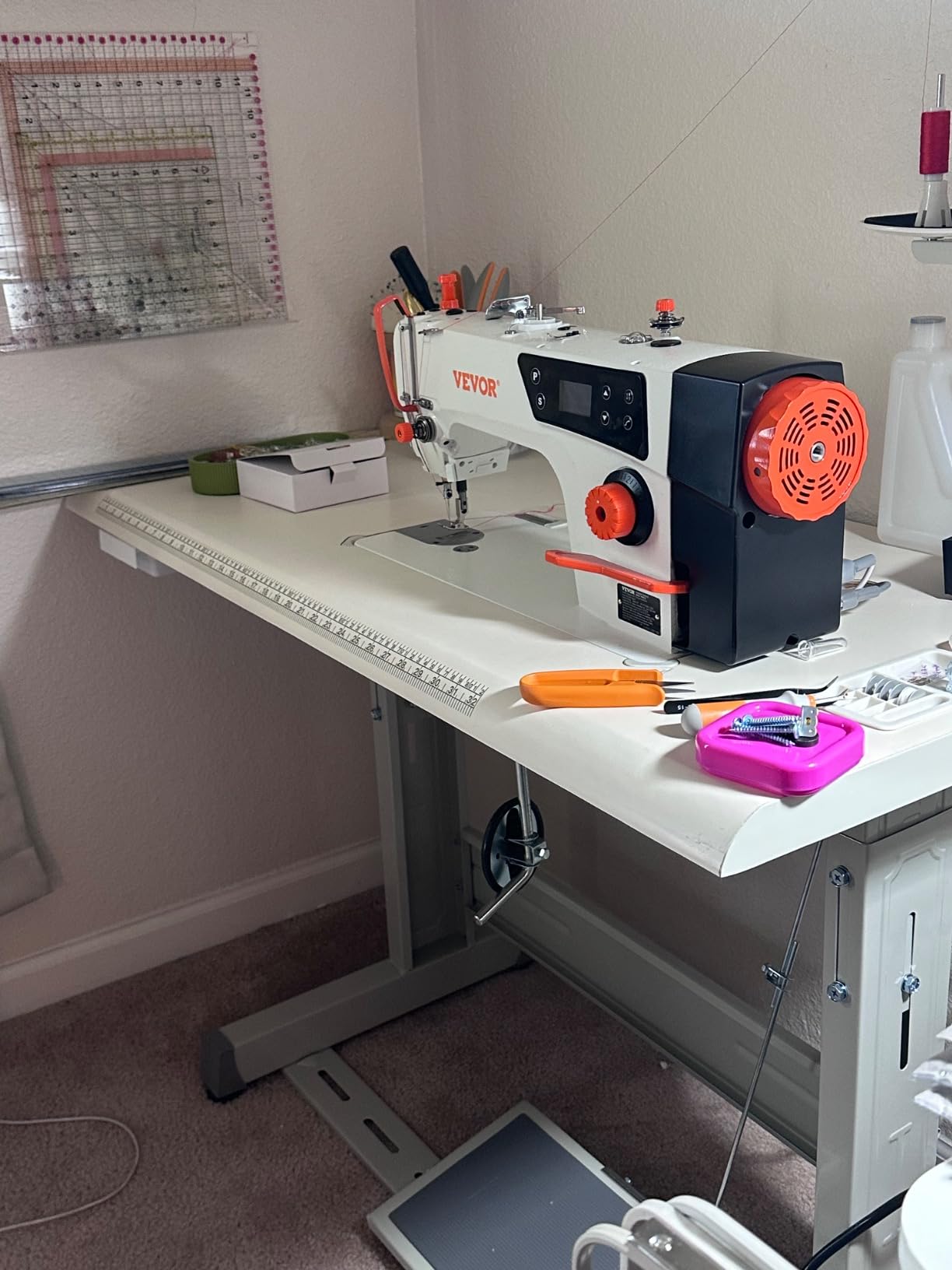 VEVOR Industrial Lockstitch Sewing Machine, 550W Commercial Set with Servo Motor & Table Stand, 5000 SPM High Speed, Metal Frame, LCD Panel, LED Light for Cotton Wool Denim Leather Canvas customer photo 1