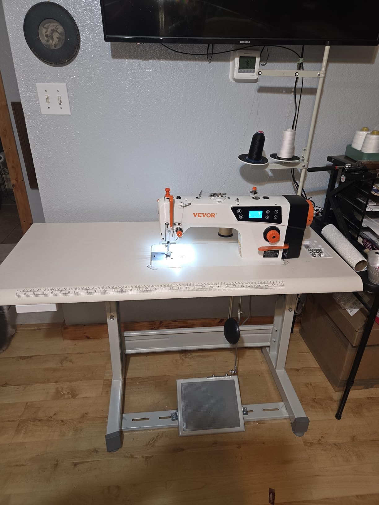 VEVOR Industrial Lockstitch Sewing Machine, 550W Commercial Set with Servo Motor & Table Stand, 5000 SPM High Speed, Metal Frame, LCD Panel, LED Light for Cotton Wool Denim Leather Canvas customer photo 2
