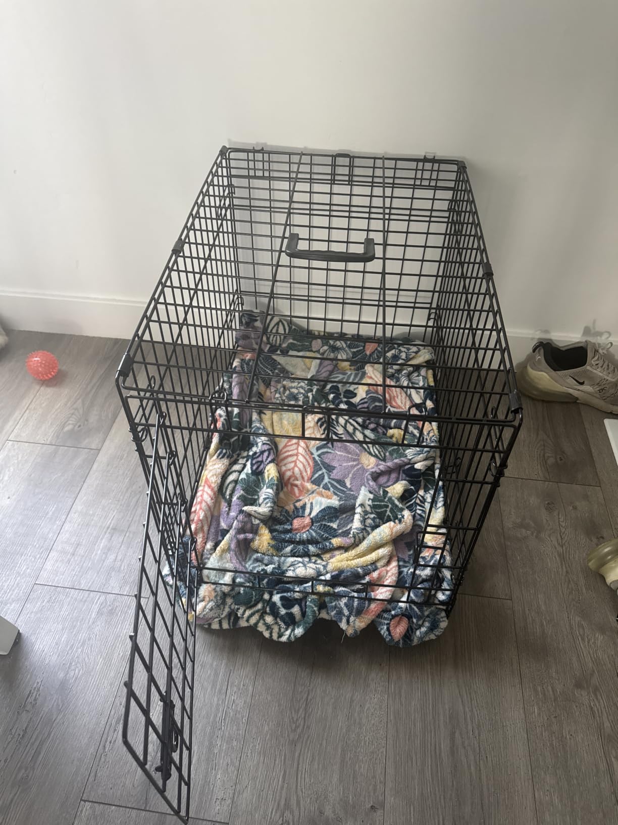 Sweetcrispy 18 Inch Dog Crate, Small Dog Cage, Foldable Puppy Pet Kennel | Single Door, Metal Kennel, Secure Lock, Removable Tray, Indoor Outdoor Training Travel customer photo 1