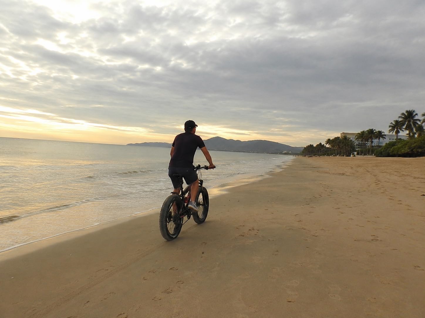 Foldable Fat Tire Mountain Bike, 26 Inch All Terrain MTB with 21-Speed Shifter& Disc Brakes, Carbon Steel Frame, 4