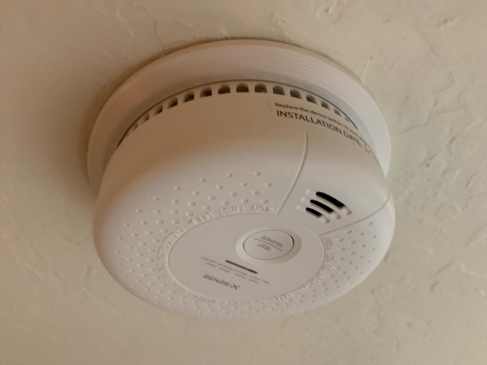 X-Sense Wi-Fi Radon Detector for Home with APP Notification, Model XR0A-iR | Deeper Trends in App, Easy to Use, Zero Lab Fees, No Installation Required, Continuous Monitoring customer photo 1