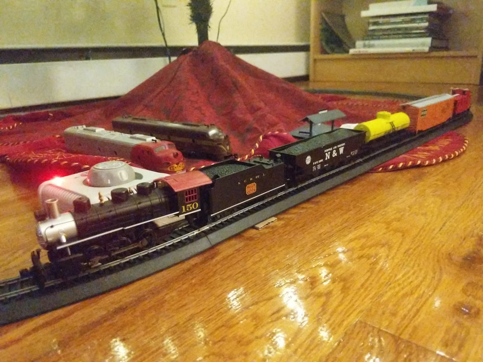 Bachmann Trains Chattanooga Ready to Run 155 Piece Electric Train HO Scale customer photo 2