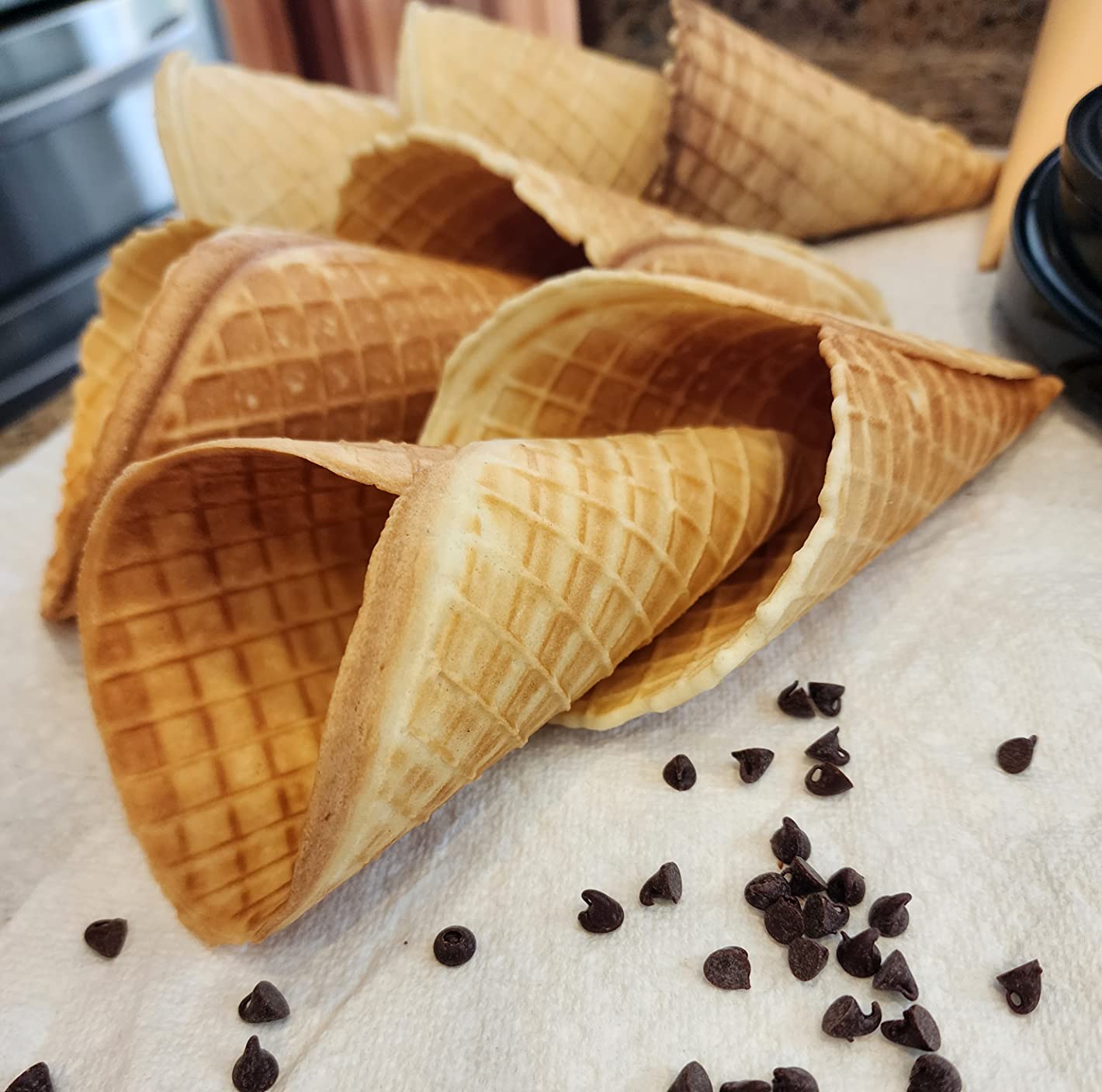 Chef'sChoice Ice Cream Cone Maker WaffleCone Express With Nonstick Heating Plates Instant Heat Recovery Creates Delicious Homemade Sugar and Waffle Cones Easy to Clean, 1050-Watts, Silver customer photo 2