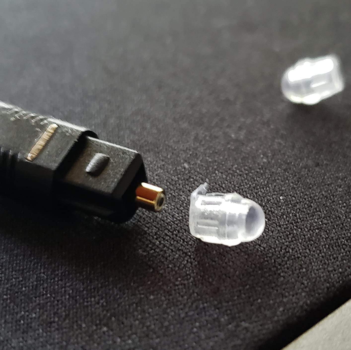 StarTech.com 10 ft. (3 m) Digital Optical Audio Cable - Toslink Digital Optical SPDIF - Ultra-Thin customer photo 1