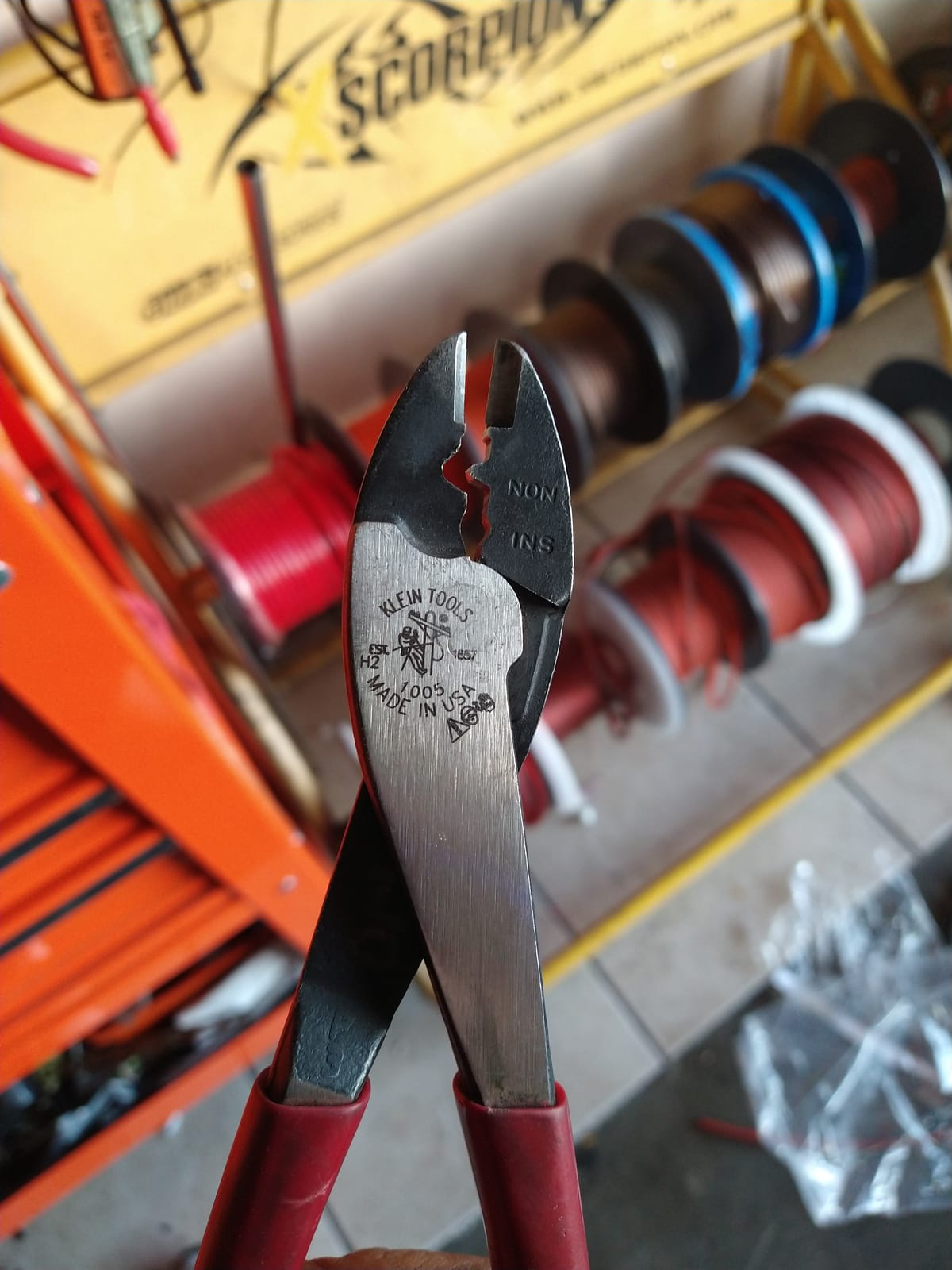 Klein Tools 1005 Cutting/Crimping Tool, Made in USA, Cutter/Crimper for 10-22 AWG Terminals and Connectors, Crimper for Insulated and Non-Insulated Terminals customer photo 1