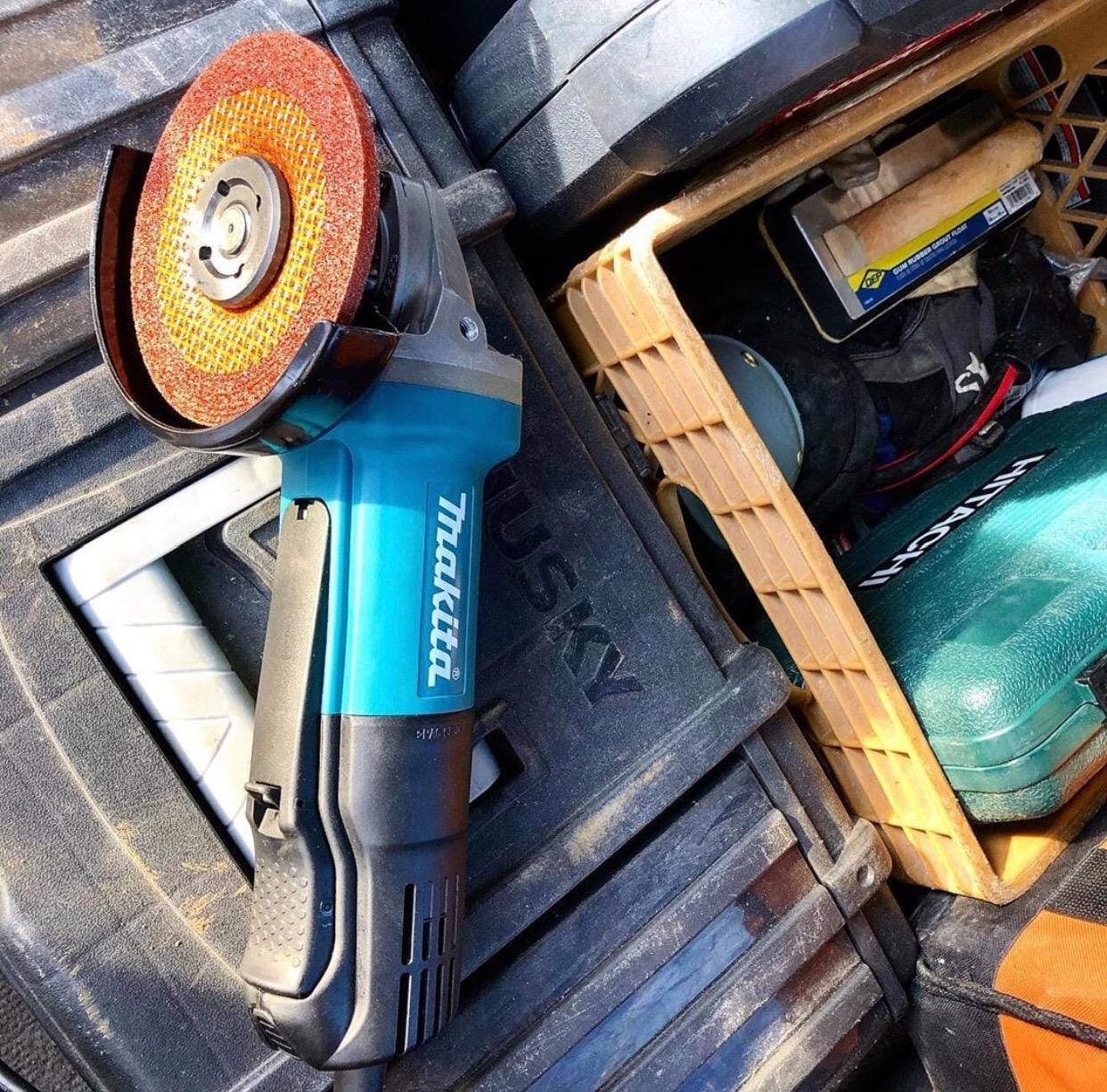 Makita 9557PB 4-1/2