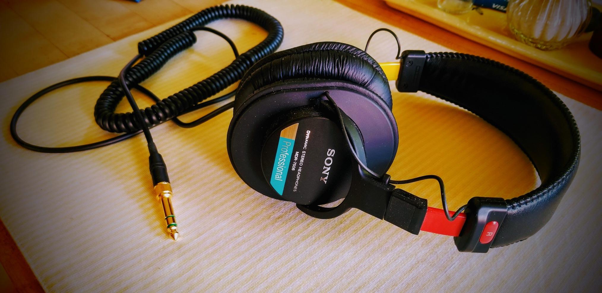 Sony MDR7506 Professional Large Diaphragm Headphone | MDR-7506, 40mm drivers, 10Hz-20kHz customer photo 1