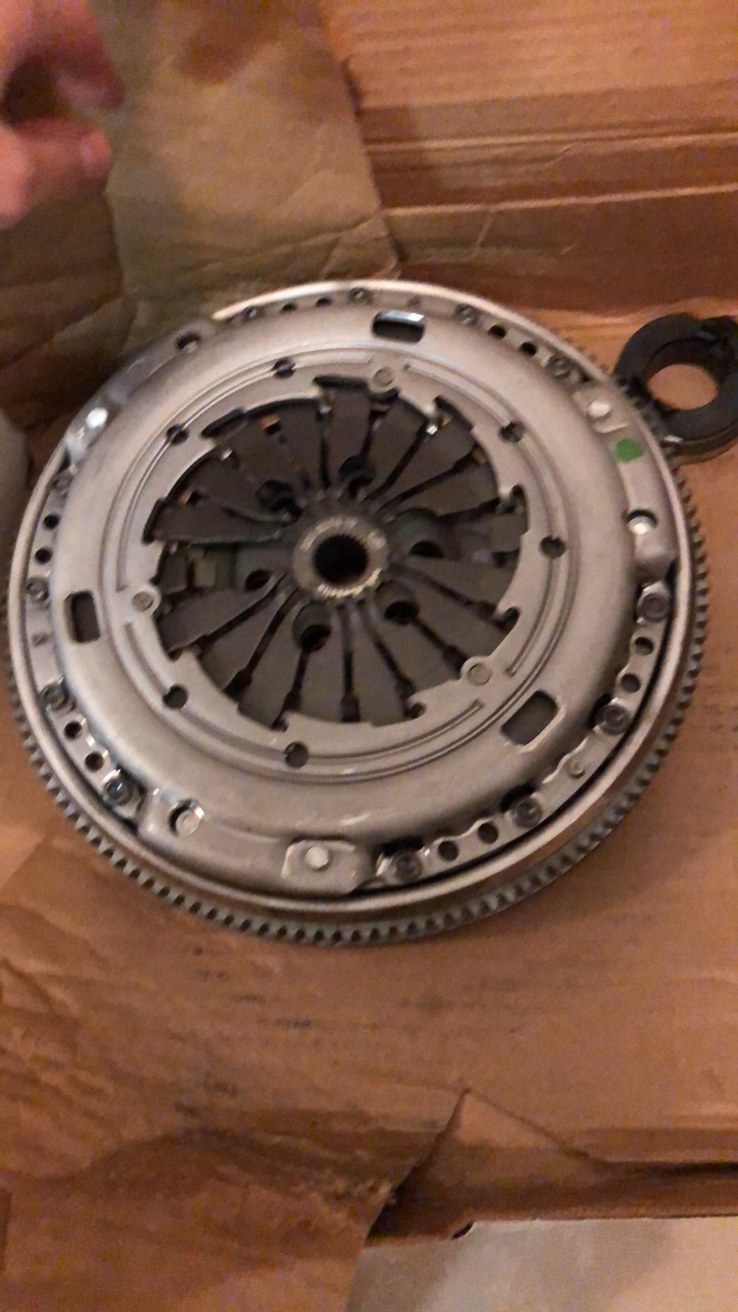Schaeffler LuK 17-050, Clutch Kit, RepSet DMF with Release Bearing, Compatible with Audi TT 99-06; Seat Ibiza 05-06; Volkswagen Beetle 98-06, Golf 99-06, Jetta 99-05 customer photo 1
