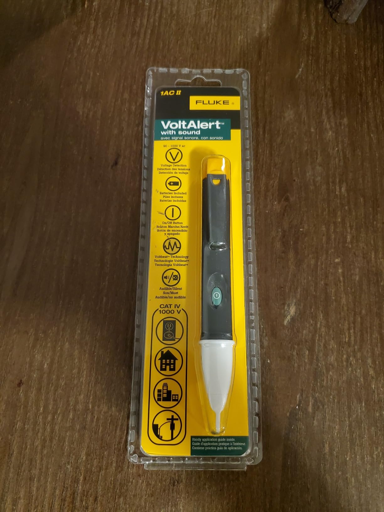 Fluke 1AC II VoltAlert Non-Contact Voltage Tester, Pocket-Sized, 90-1000V AC, Audible Beeper, CAT IV Rating customer photo 1
