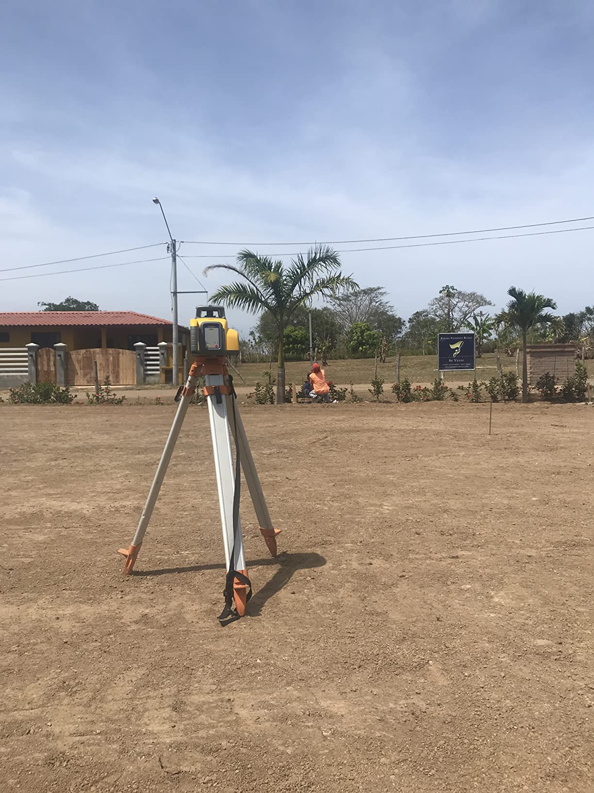 Spectra Precision LL300N-1 Rotary Laser Level Kit inc Tripod & Rod Alkaline customer photo 2