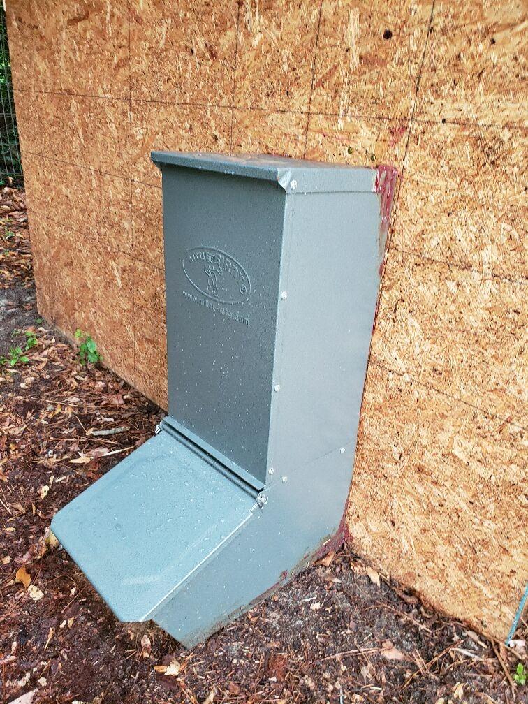 Little Giant HGFS SNG Door Hog Feeder, 50 lb, Gray customer photo 2
