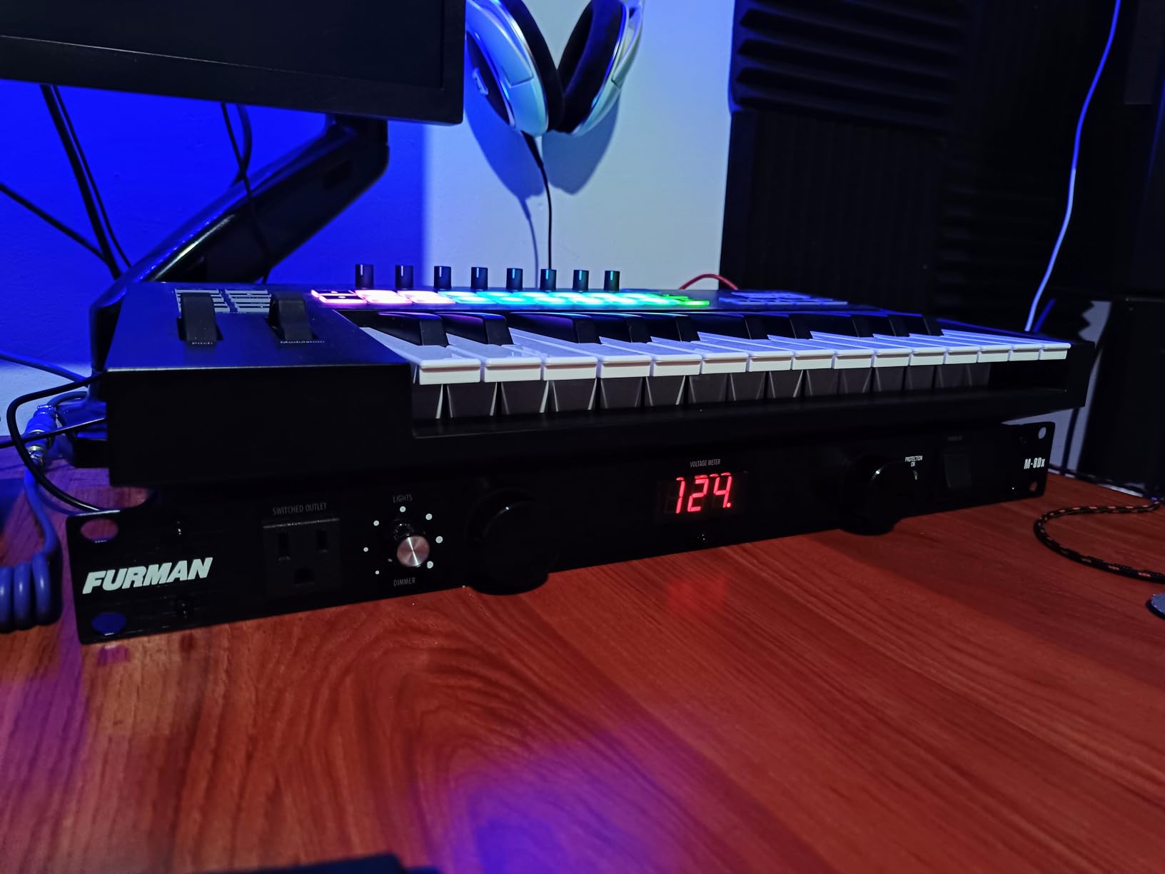 Furman M-8Dx Merit Series Power Conditioning, 15 Amp, 9 Outlets with Wall Wart Spacing, Pullout Lights, Digital Voltmeter customer photo 2