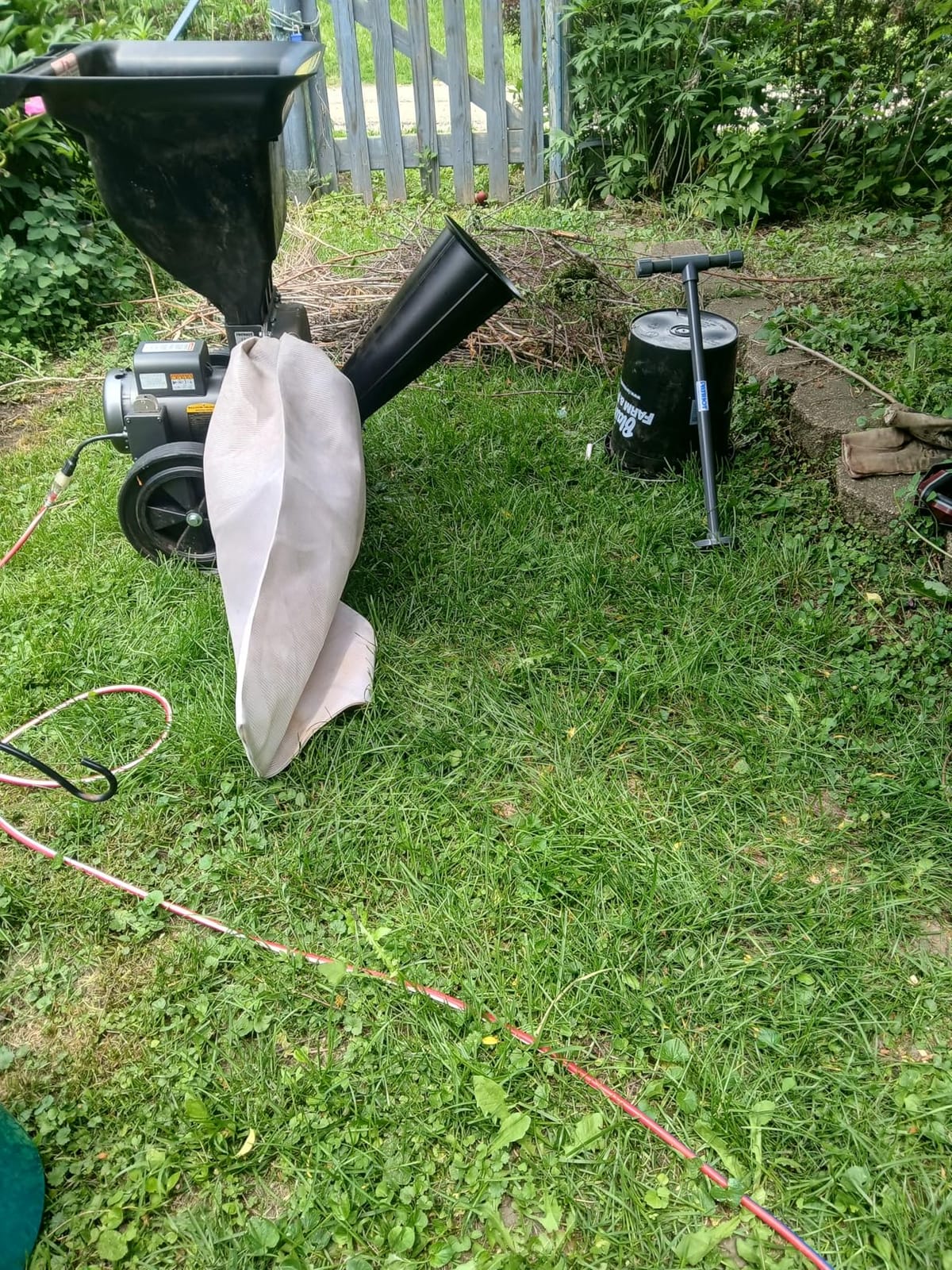 Patriot Products CSV-2515 1.5 HP Corded Electric Wood Chipper Leaf Shredder customer photo 1