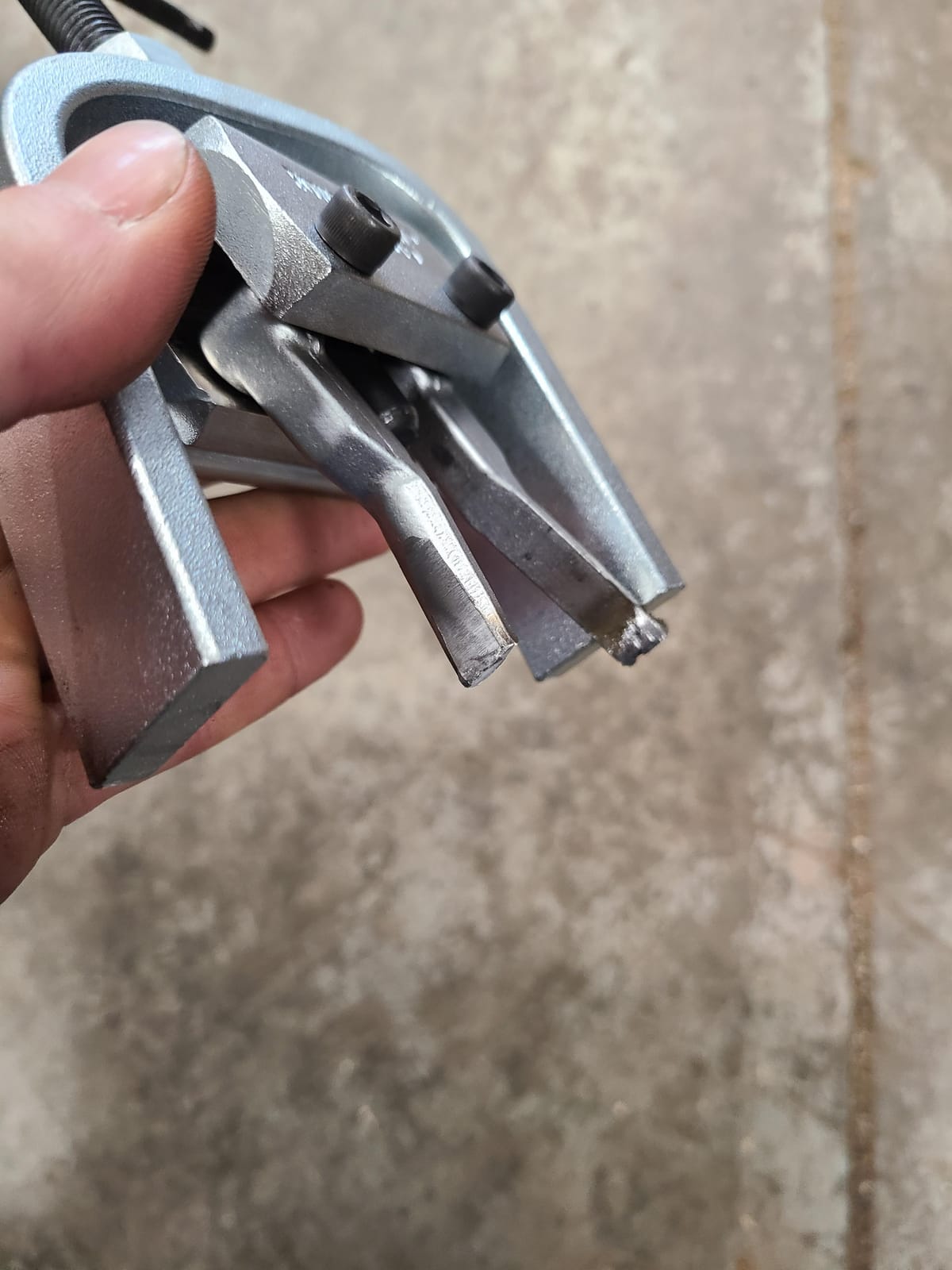 Powerbuilt Pilot Bearing Puller, Remove Bearings and Bushings, Foreign and Domestic Car Repair, Storage Case - 648619, Silver customer photo 2