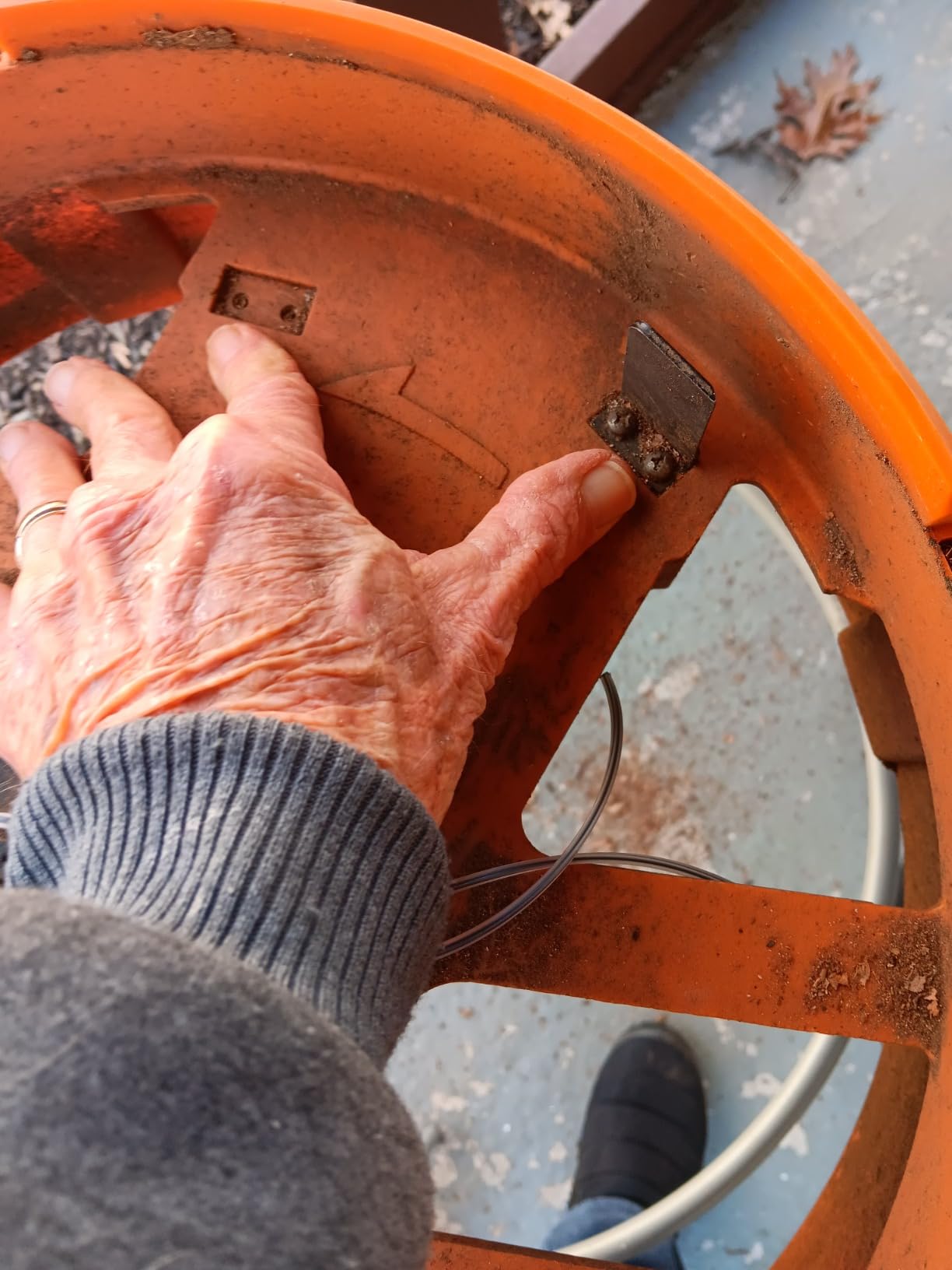 WORX 13 Amp Electric Leaf Mulcher for Yard Leaf & Waste Shredding, WG430 customer photo 2