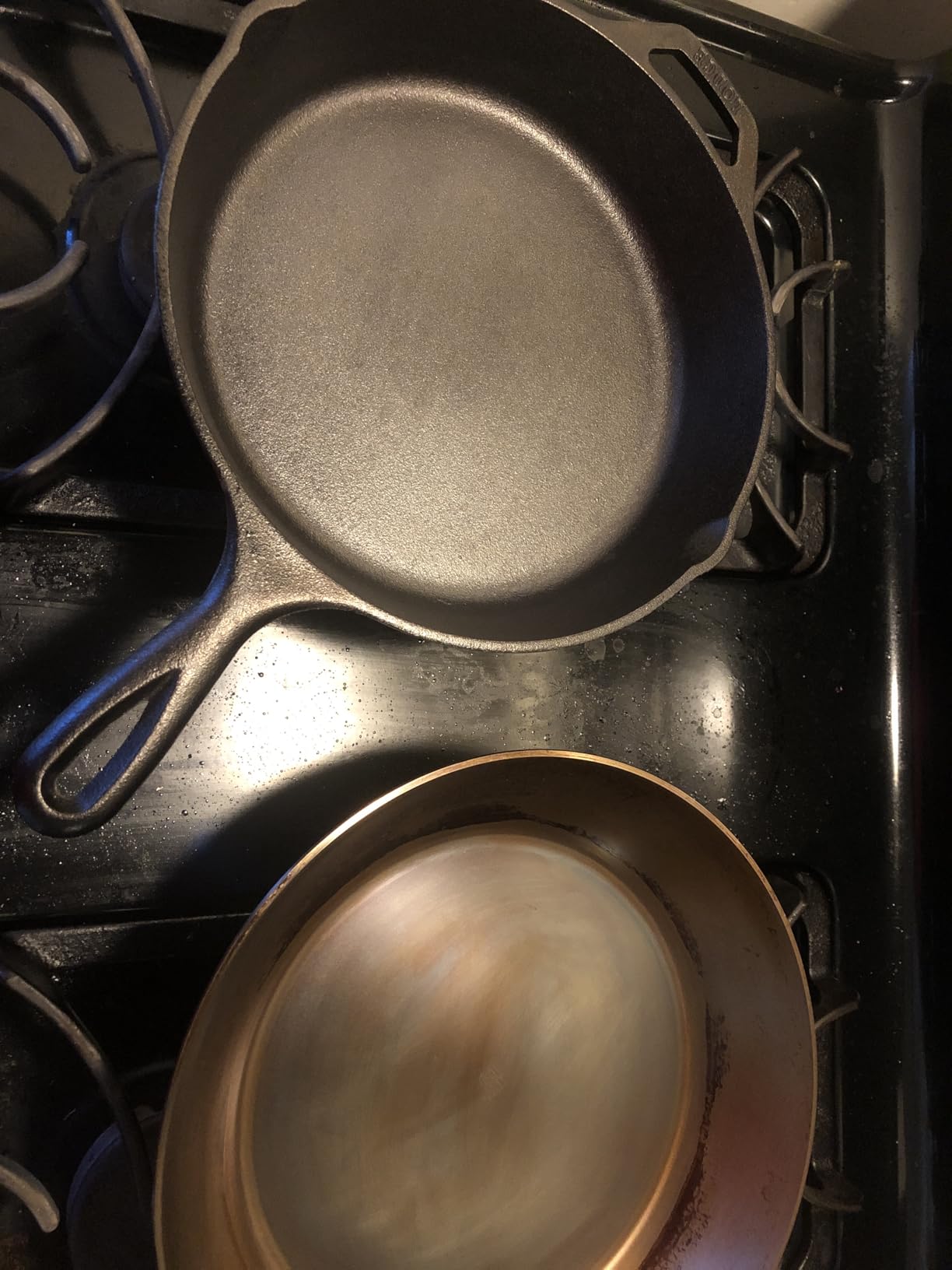 de Buyer MINERAL B Carbon Steel Fry Pan - 8” Diameter, 5.5” Cooking Surface - Ideal for Searing, Sauteing & Reheating - Naturally Non-Stick Finish - Made in France customer photo 2