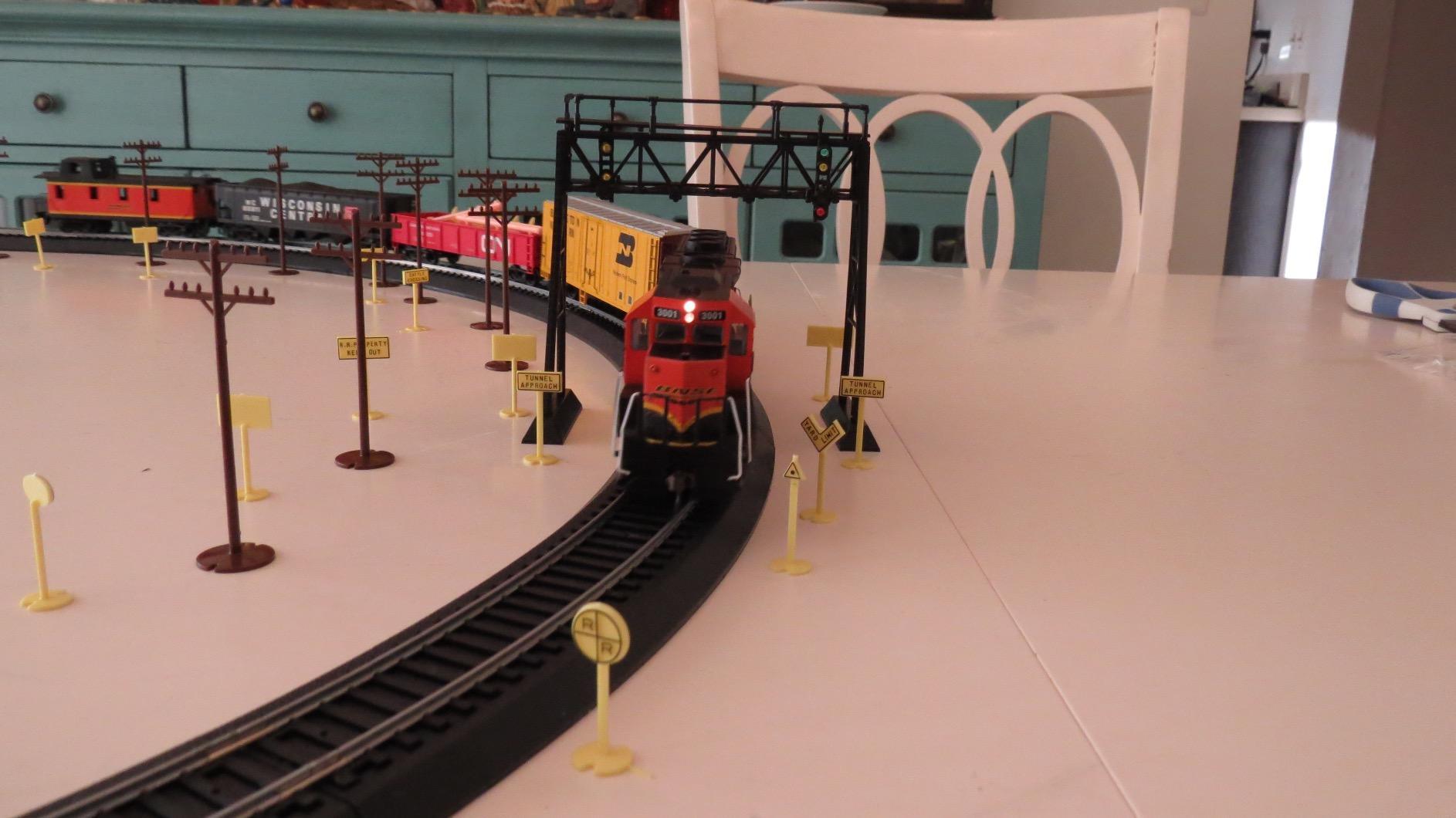Bachmann Trains Rail Chief Ready to Run Electric Train Set, HO Scale customer photo 1