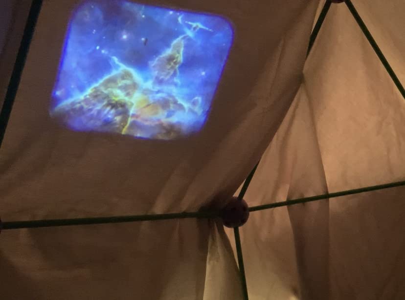 Brainstorm Toys: Space Torch and Projector, Creates Clear, Precise Images up to One Metre Wide, Fun Project Doubles as Handy Torch Flashlight, STEM, For Ages 3 and up customer photo 2