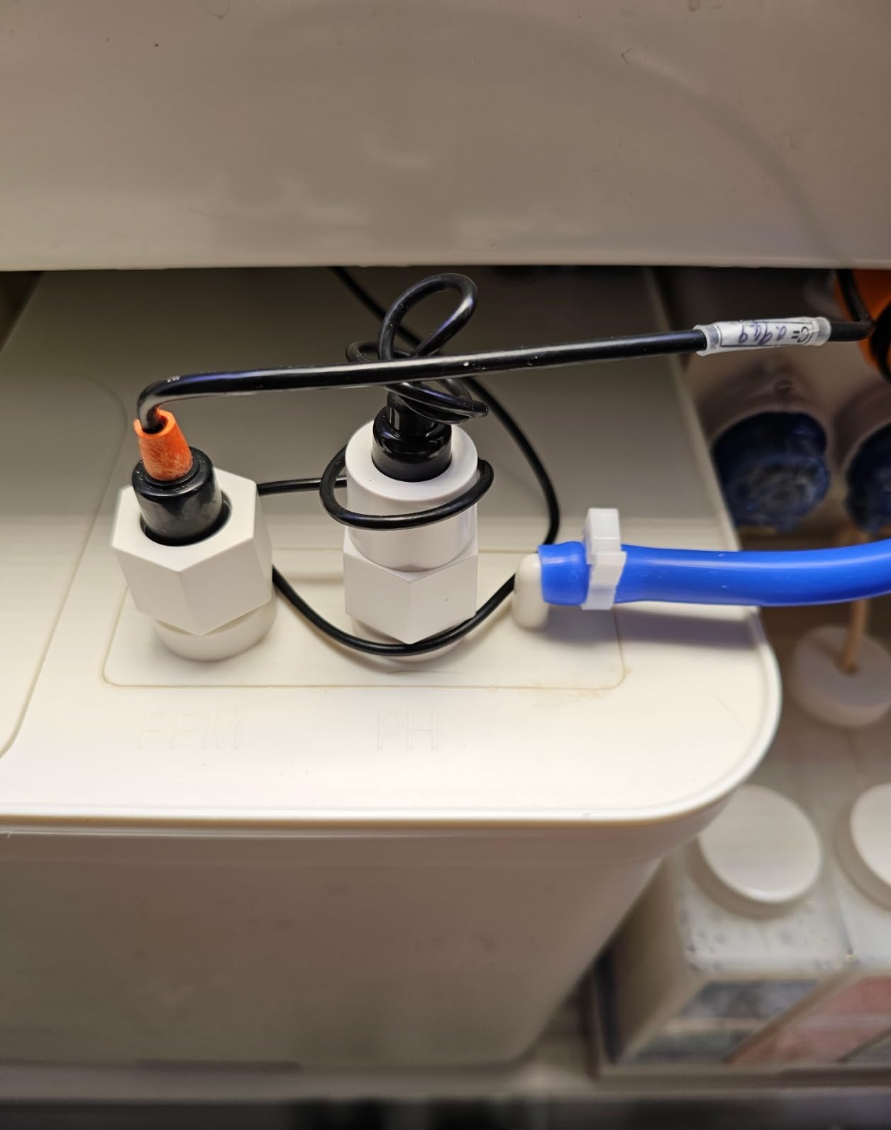 Bluelab PROBPH pH Probe for Water, Replacement Electrode for Meter, Monitor, and Controller with Easy Calibration, Tool for Hydroponic System and Indoor Plant Grow customer photo 2