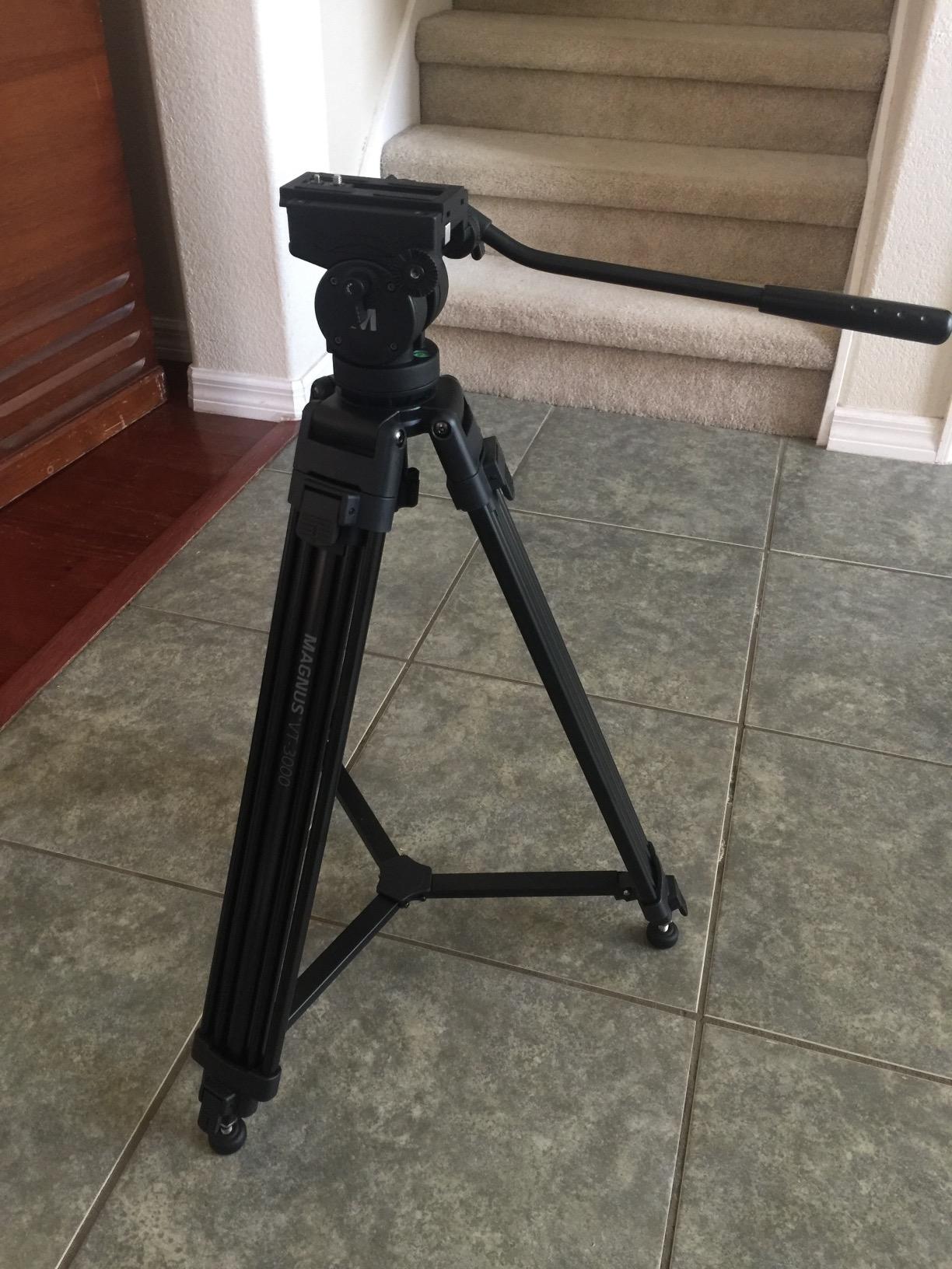 Magnus VT-300 Video Tripod with Fluid Head customer photo 2