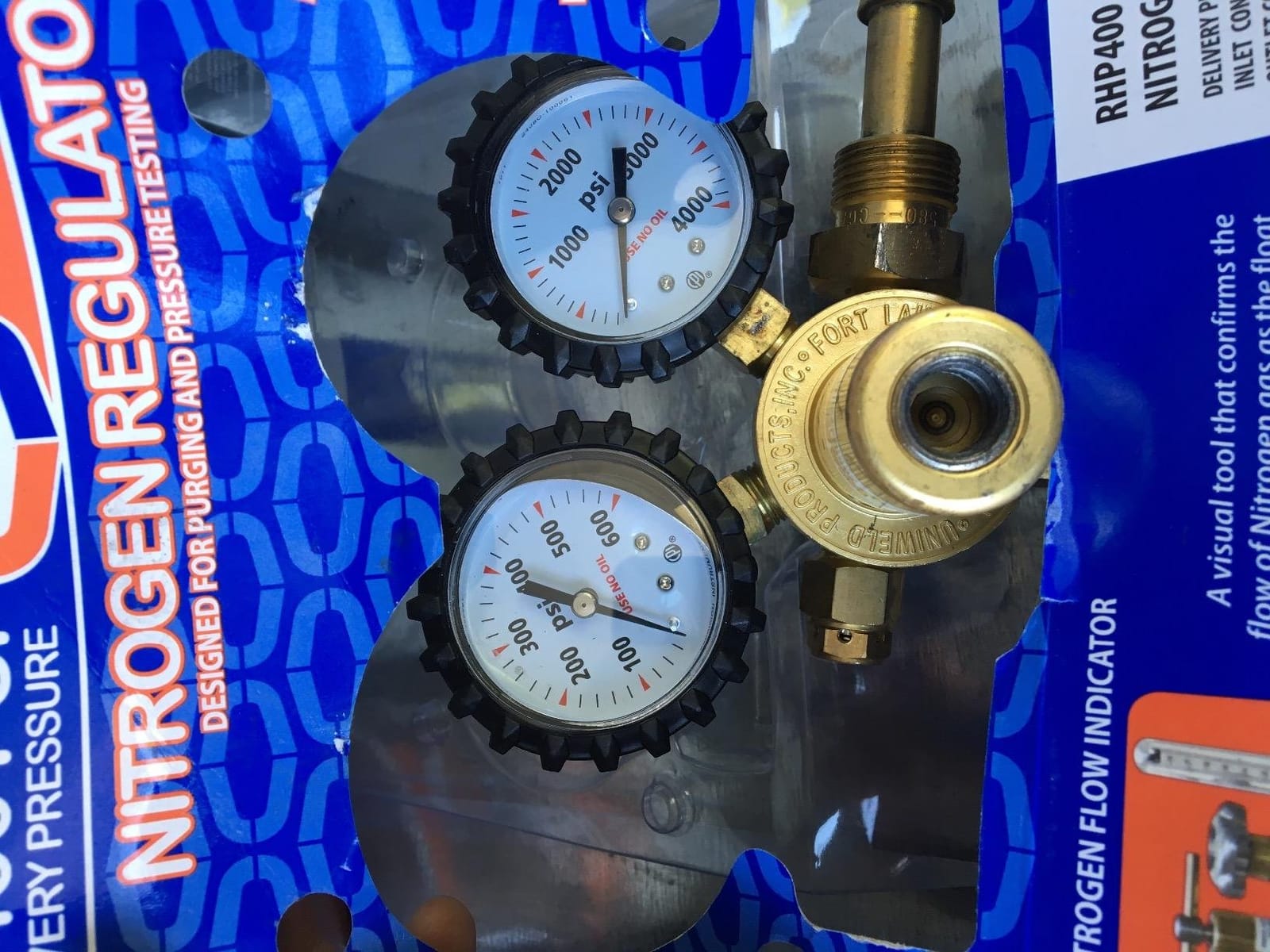 Uniweld RHP400 Nitrogen Regulator with 0-400 PSI Delivery Pressure, CGA580 Inlet Connection and 1/4-Inch Male Flare Outlet Connection customer photo 1
