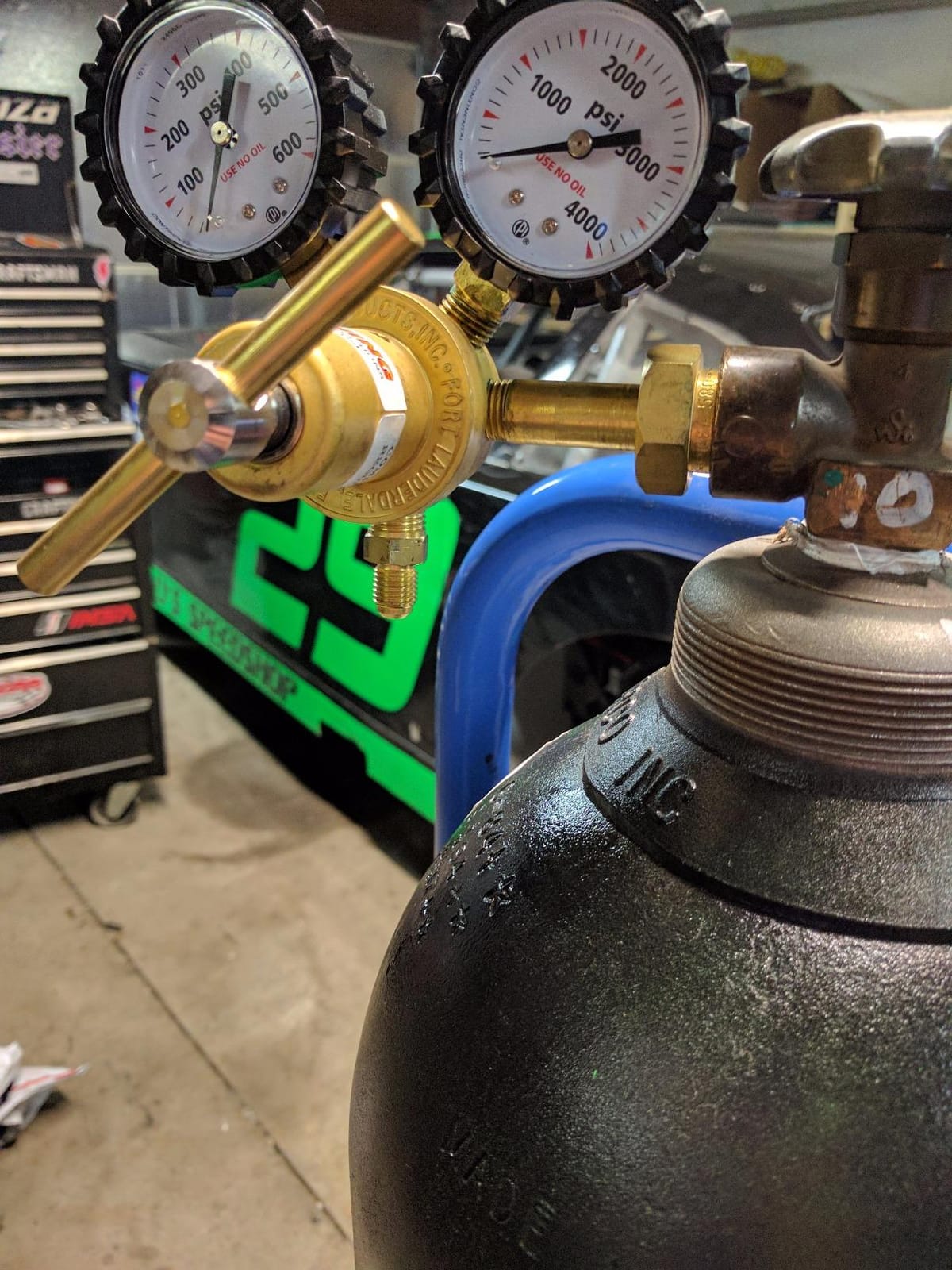 Uniweld RHP400 Nitrogen Regulator with 0-400 PSI Delivery Pressure, CGA580 Inlet Connection and 1/4-Inch Male Flare Outlet Connection customer photo 2