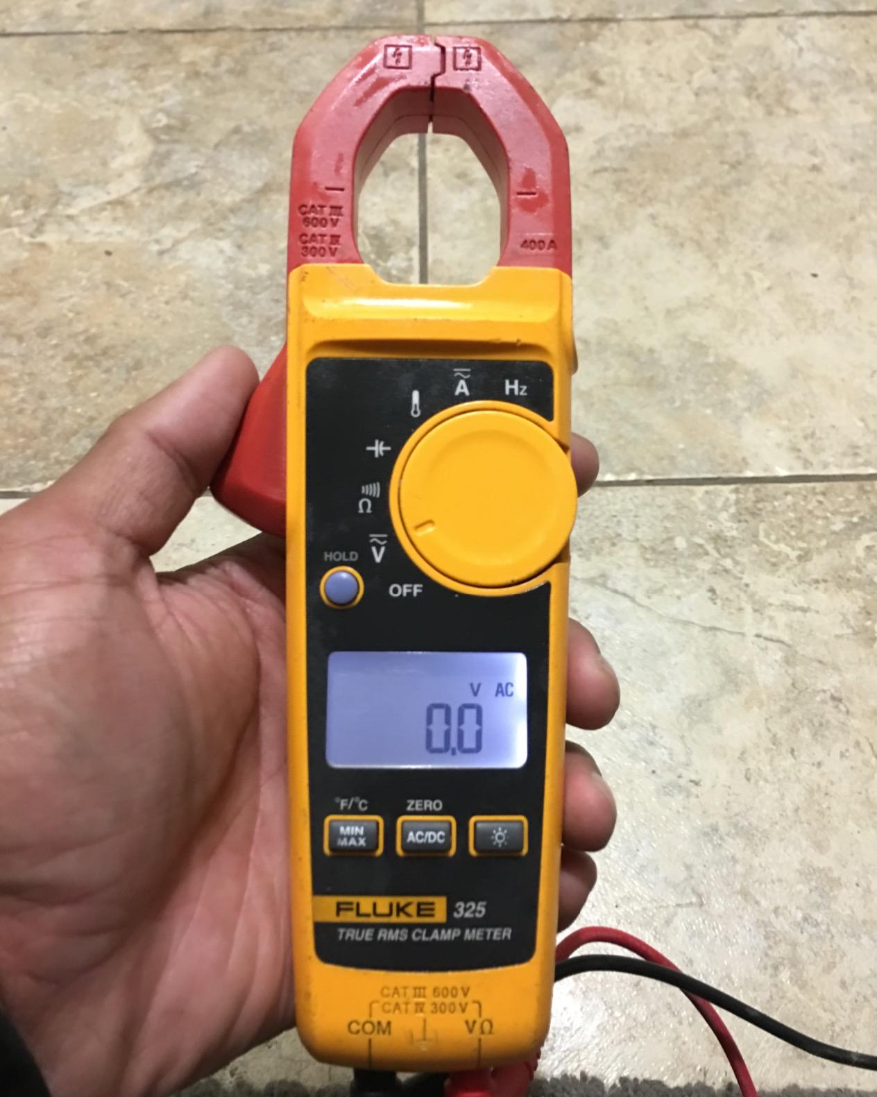Fluke 325 True-RMS Clamp Meter with Frequency, Temperature & Capacitance Measurements customer photo 1