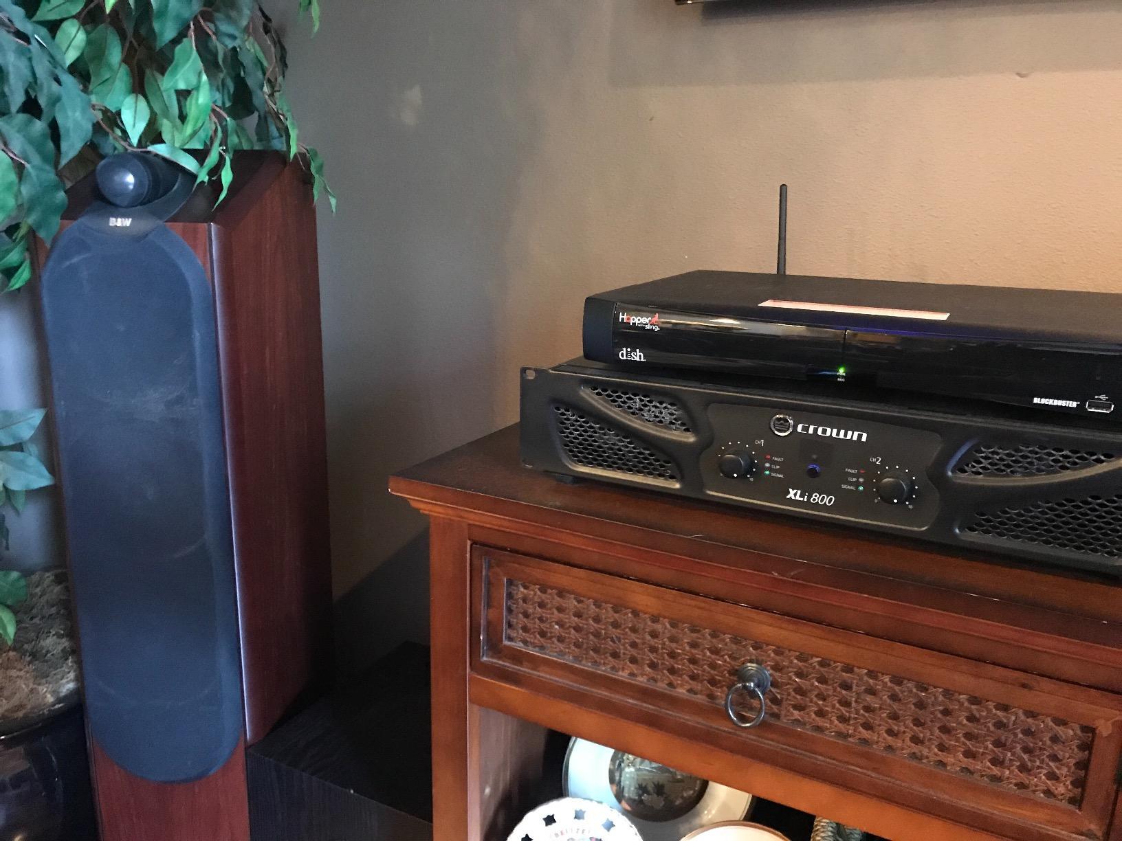 Crown XLi800 Two-channel, 600-Watt Bridged 8Ω Power Amplifier. Professional DJ, PA, Stage Amp. Black customer photo 2