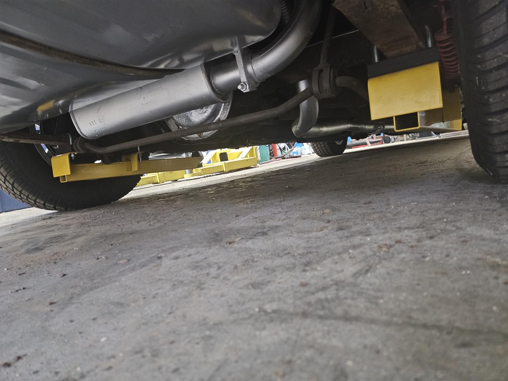 Universal Leaf Spring Traction Bars Yellow Powder Coat Finish customer photo 2