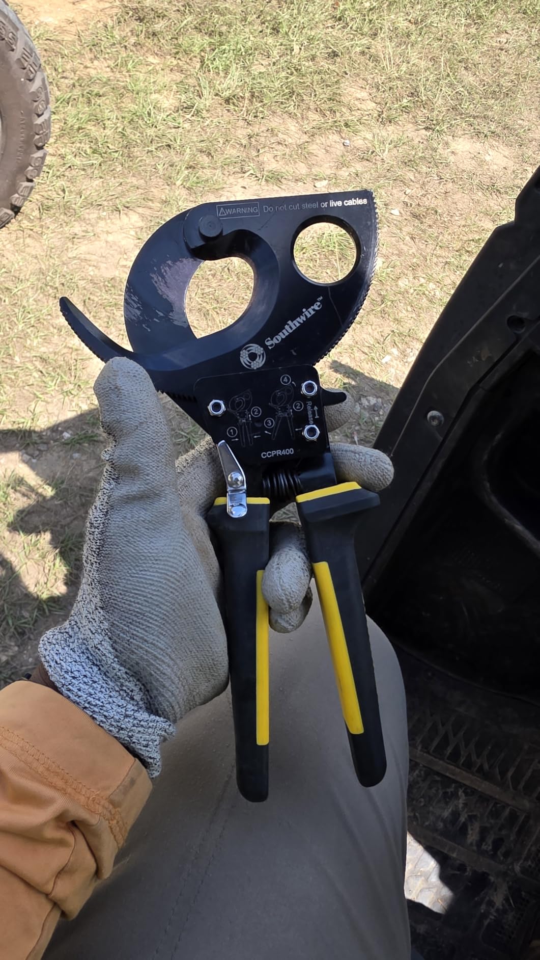 Southwire Cable Cutter Tool - Ratcheting Action for Smooth, Controlled Cuts - Hardened Steel Blades - Molded Grip - Cuts Copper & Aluminum Wire - 750 MCM Capacity customer photo 1