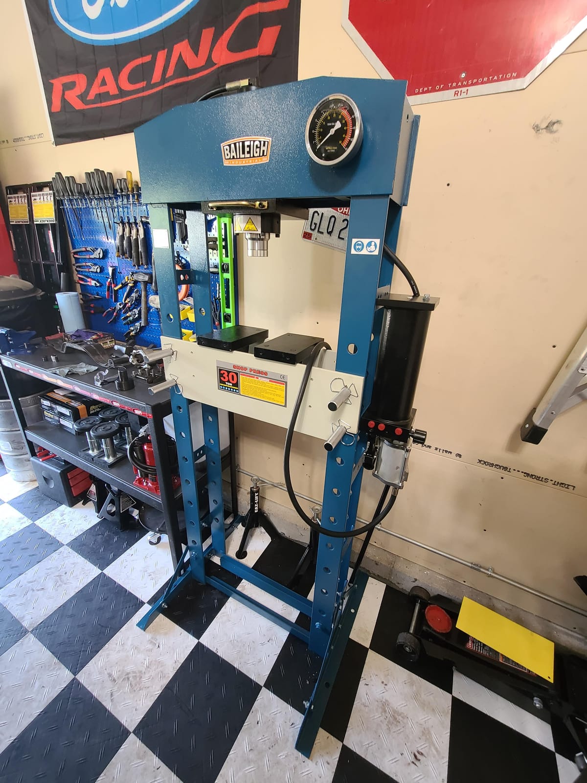 Baileigh 30-Ton H-Frame Pneumatic Shop Press (Model HSP-30A) customer photo 1