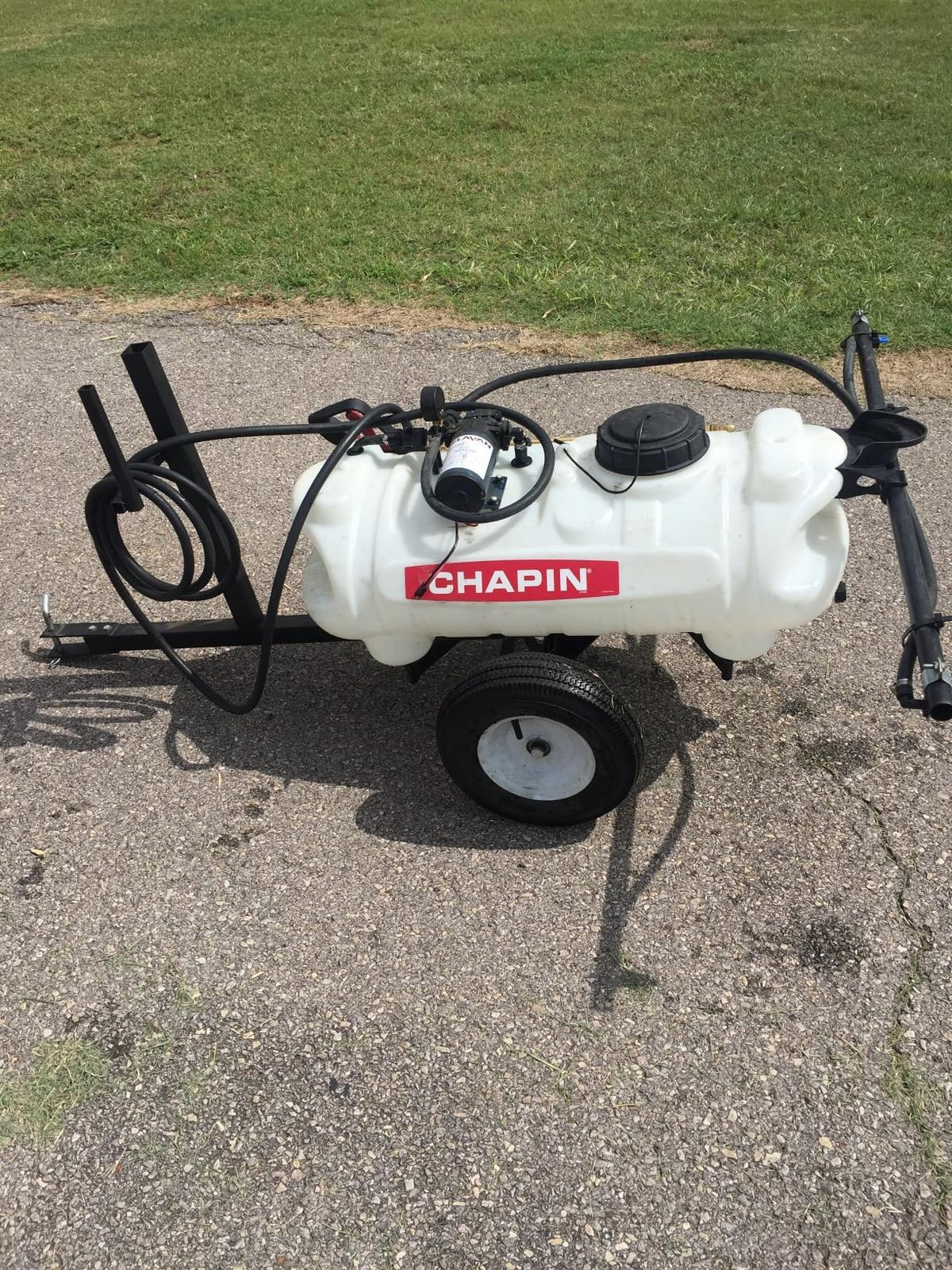 CHAPIN International Inc. 97600 15-Gallon, 12-Volt EZ Tow Dripless Fertilizer, Herbicide and Pesticide Sprayer, 15-Gallon (1 Sprayer/Package) customer photo 1