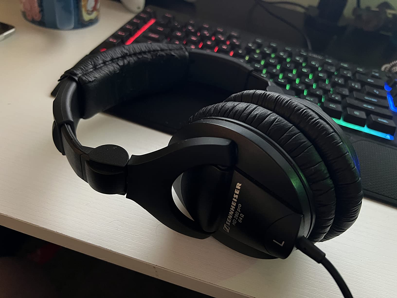 Sennheiser HD 280 Pro Headphone, Black | Closed-back headphones with 32dB attenuation and coiled cable for monitoring, recording and fieldwork customer photo 1