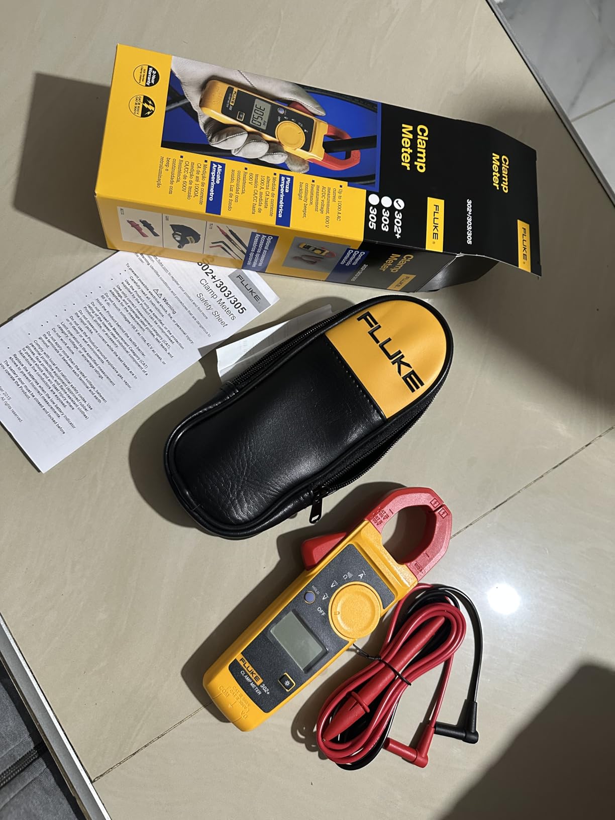 Fluke 302+ Digital Clamp Meter, 30mm Jaw, Measures AC Current to 400A, Measures AC/DC Voltage to 600V, Includes 2 Year Warranty customer photo 1