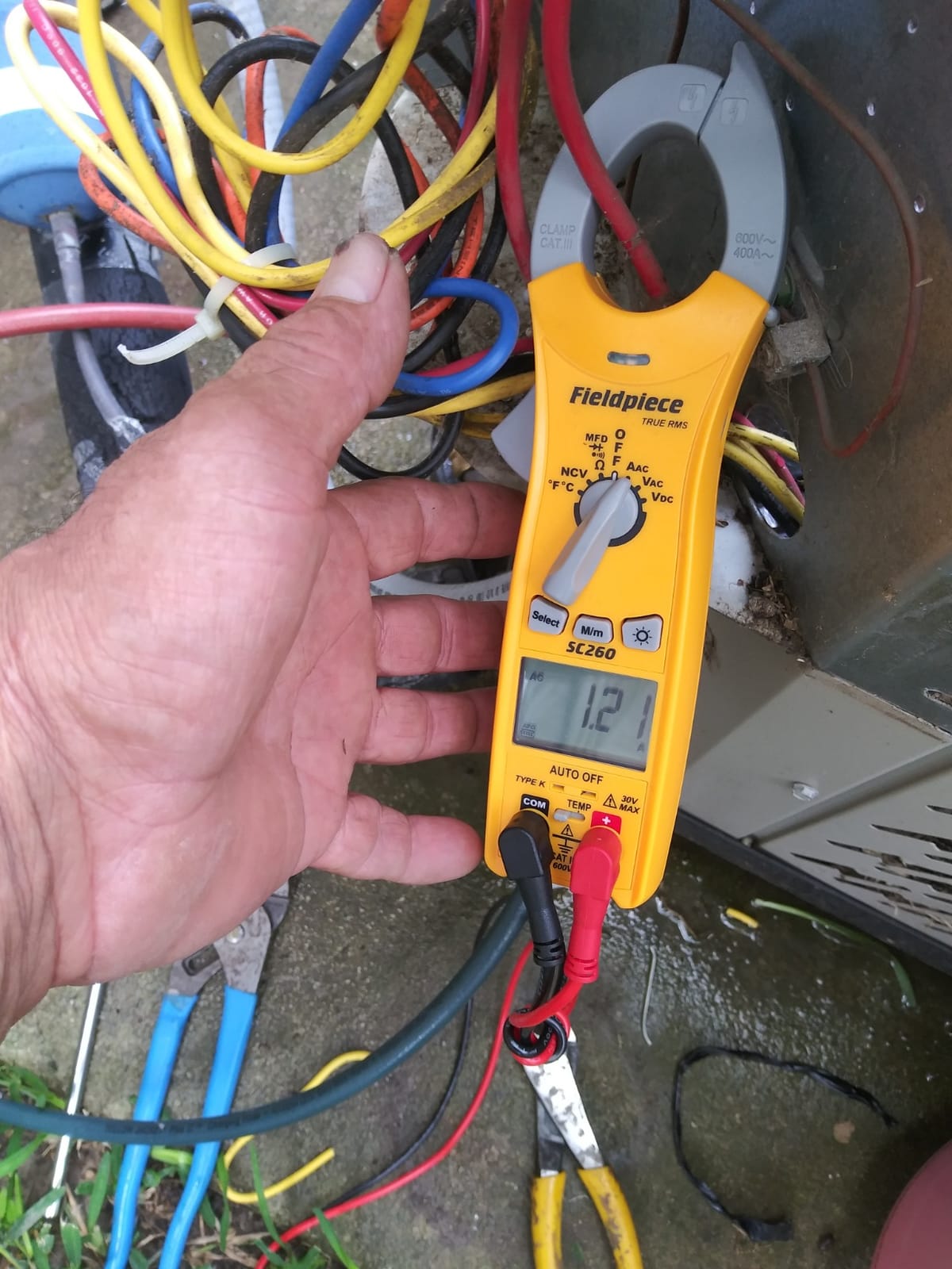Fieldpiece Compact HVACR Clamp Multimeter SC260 – True RMS Clamp Meter with Temperature, Capacitance & Backlight customer photo 1