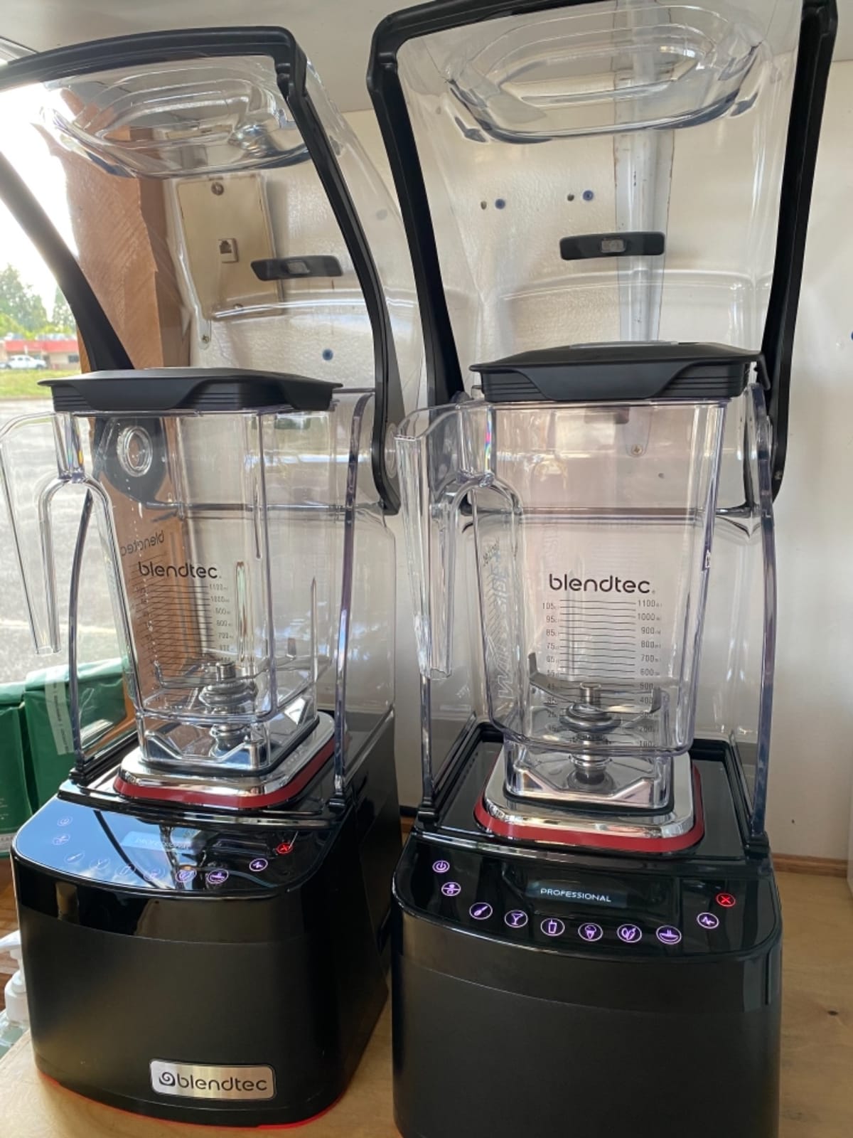 Blendtec Professional 800 Blender and 90 oz WildSide+ Blender Jar - Kitchen Blender Bundle - Black customer photo 2