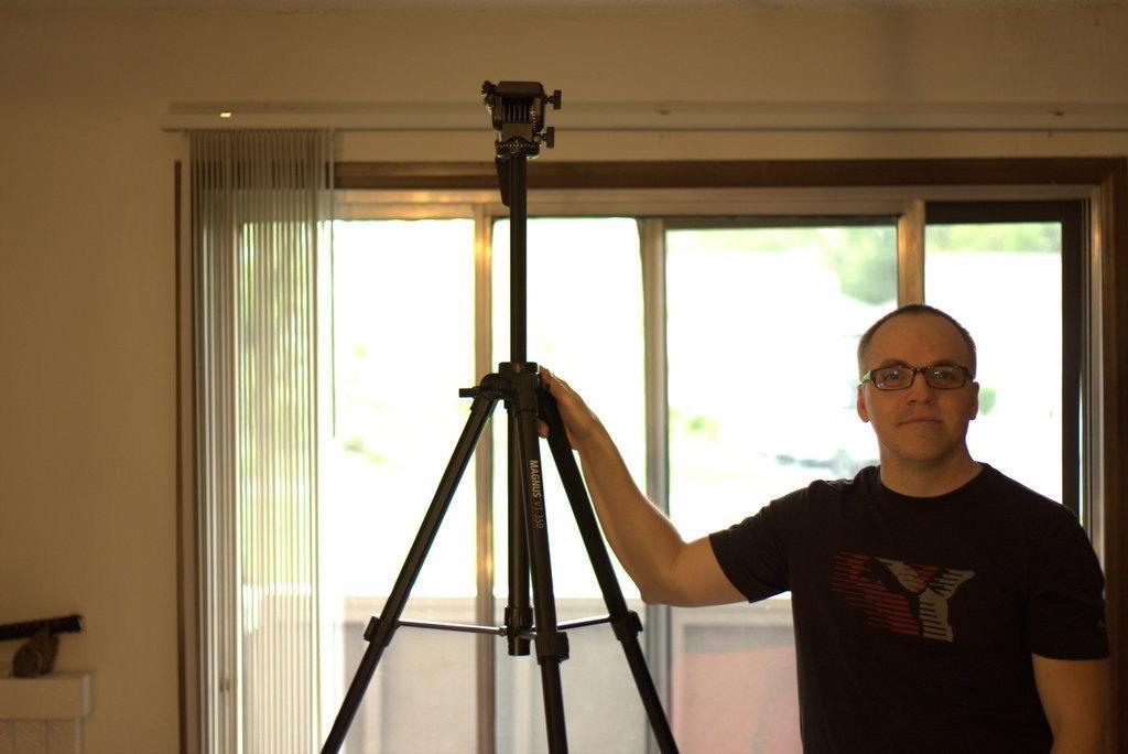 Magnus VT-350 Video Tripod with Fluid Head customer photo 2