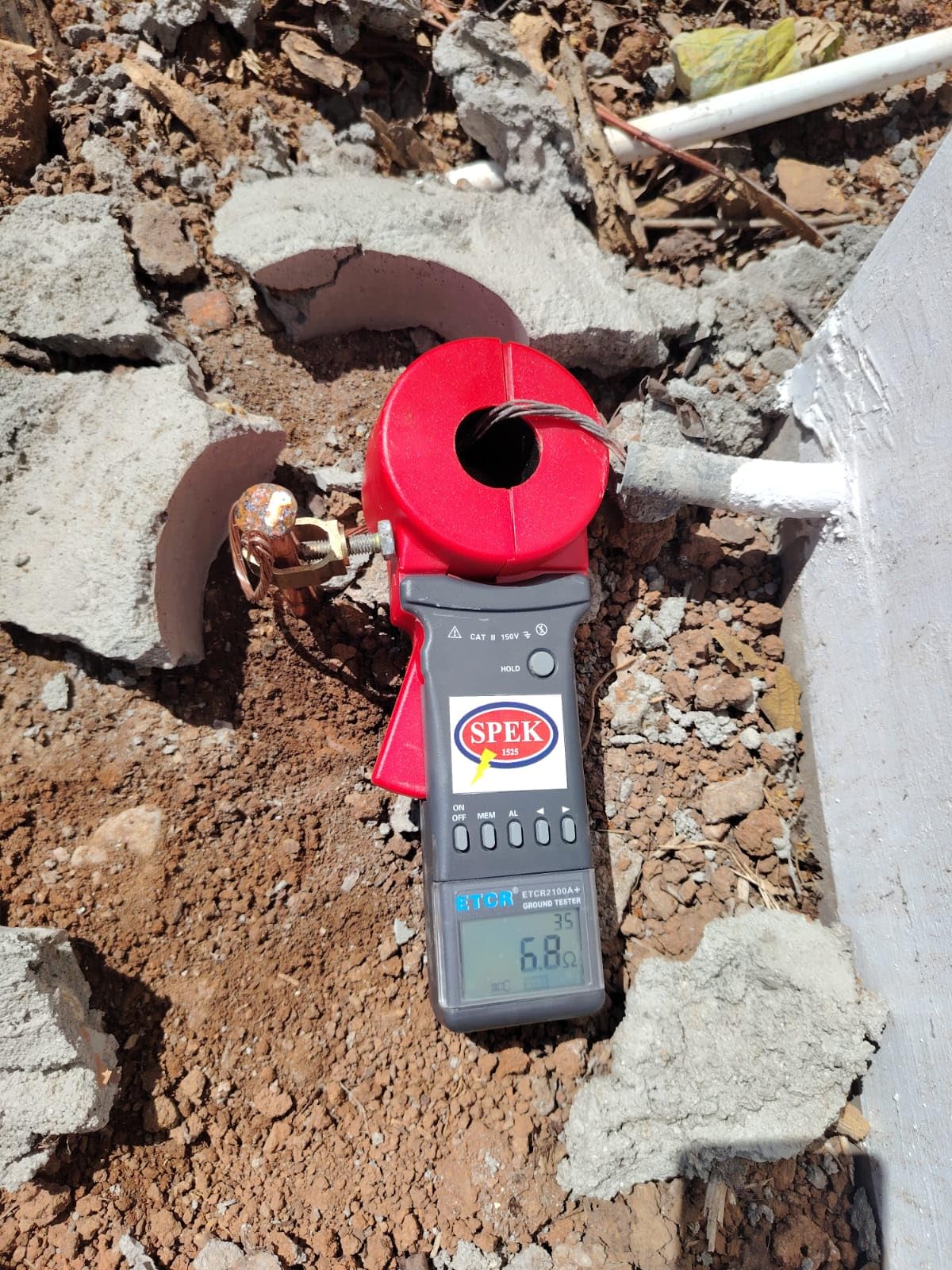 ETCR2100A+ Digital Clamp Ground Earth Resistance Meter Tester 200Ω customer photo 2